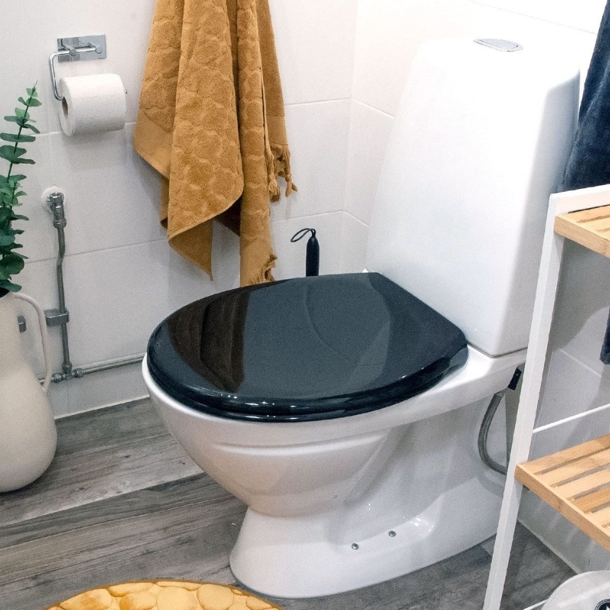 Euroshowers GmbH WC-Sitz Soft Touch Schwarz mit Absenkautomatik abnehmbar, Soft-Close, abnehmbar, Thermoplast, pflegeleicht, schnelle Montage