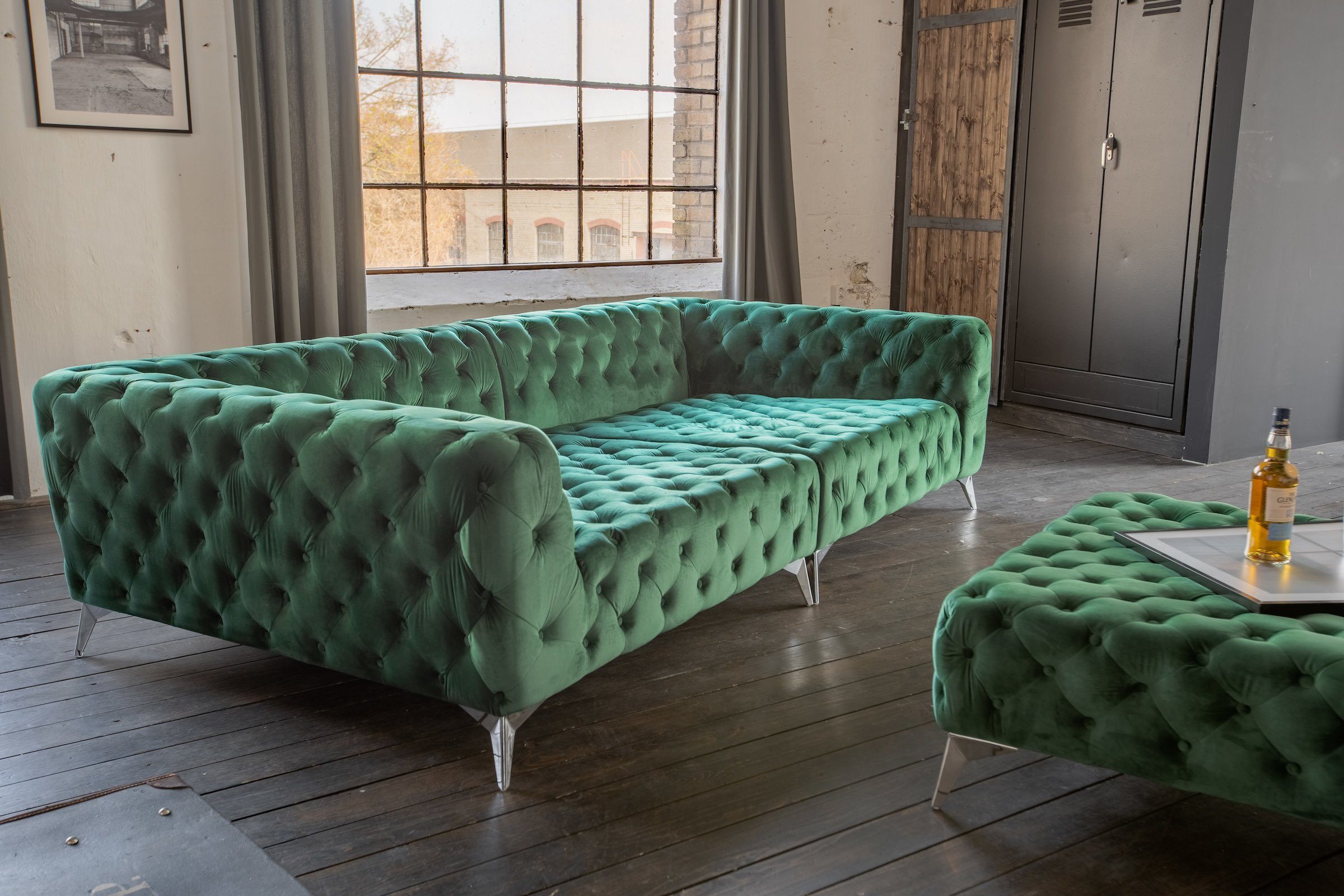 Sofa grün mit versch. ohne NARLA, o. Big-Sofa Chesterfield Farben KAWOLA Hocker Velvet