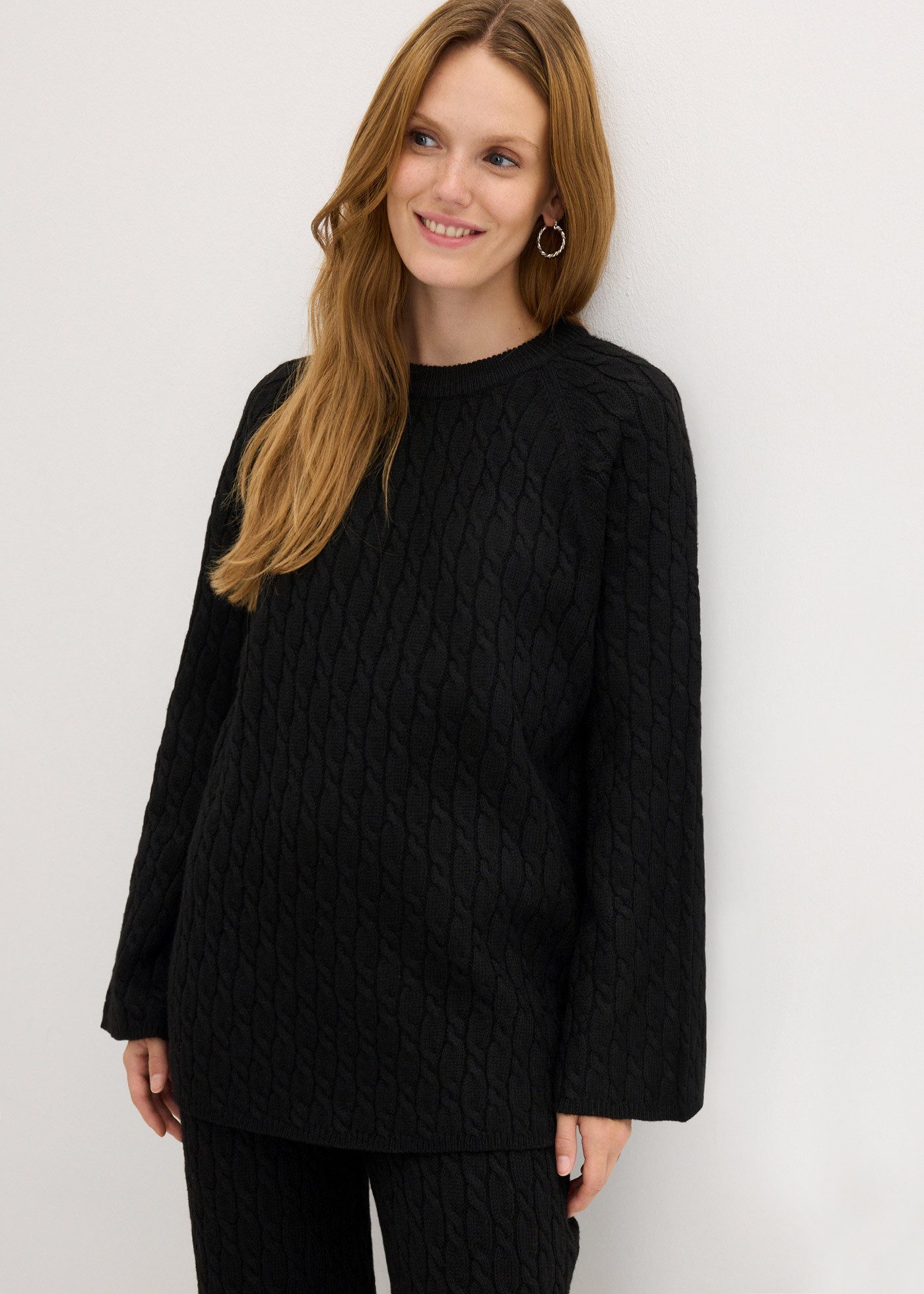 bonprix Strickpullover aus Polyester und Wolle, mit Rundhalsausschnitt, mit Zopfmuster