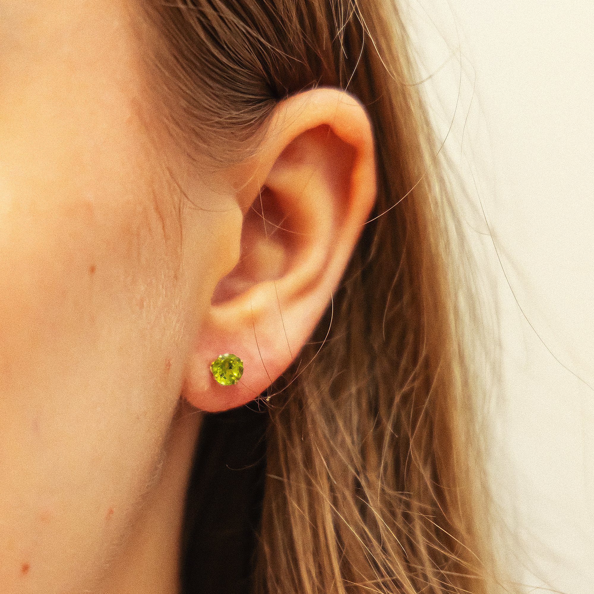 Fascination by Ellen K. Paar Ohrstecker Gold 333 mit echten Peridot-Steinen 5mm