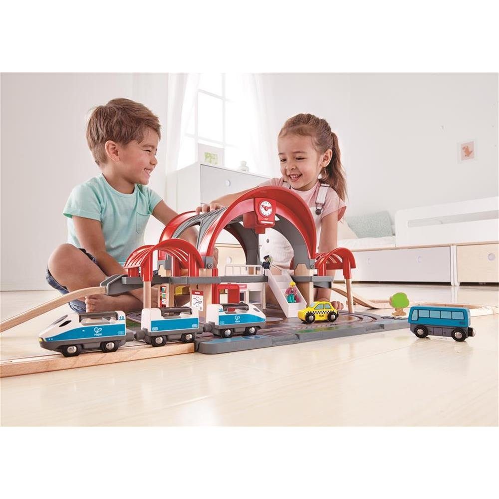 Hape Spielzeug-Eisenbahn Großstadtbahnhof inklusive Zubehör