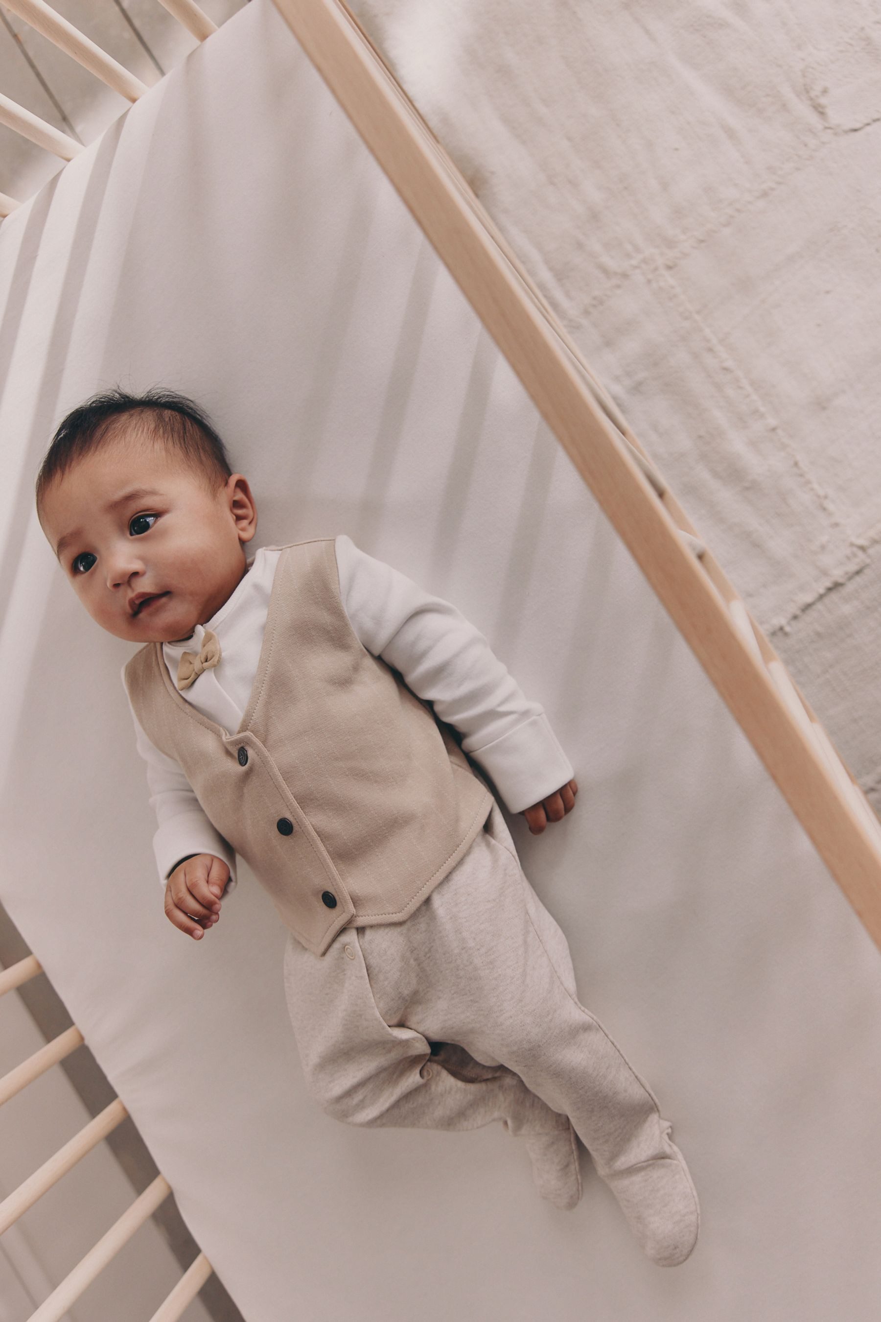 Schlafoverall Babyschlafanzug 100 % Baumwolle mit Fliegendetail