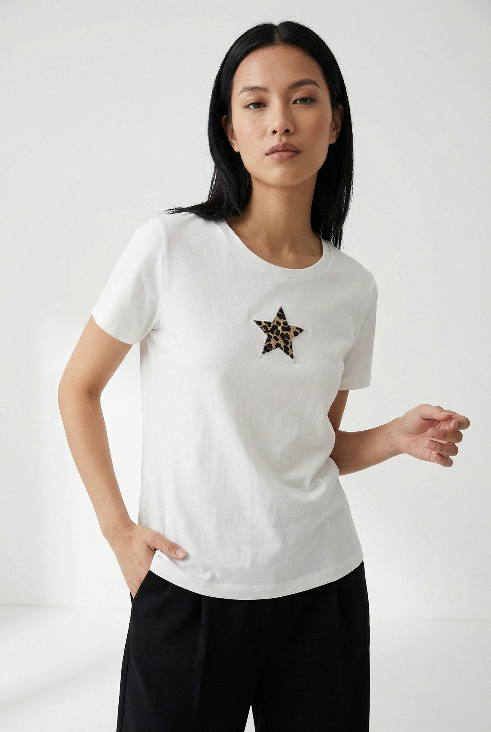 Vero Moda Print-Shirt VMISUMA S/S T-SHIRT JRS BTQ mit Leo-Stern günstig online kaufen