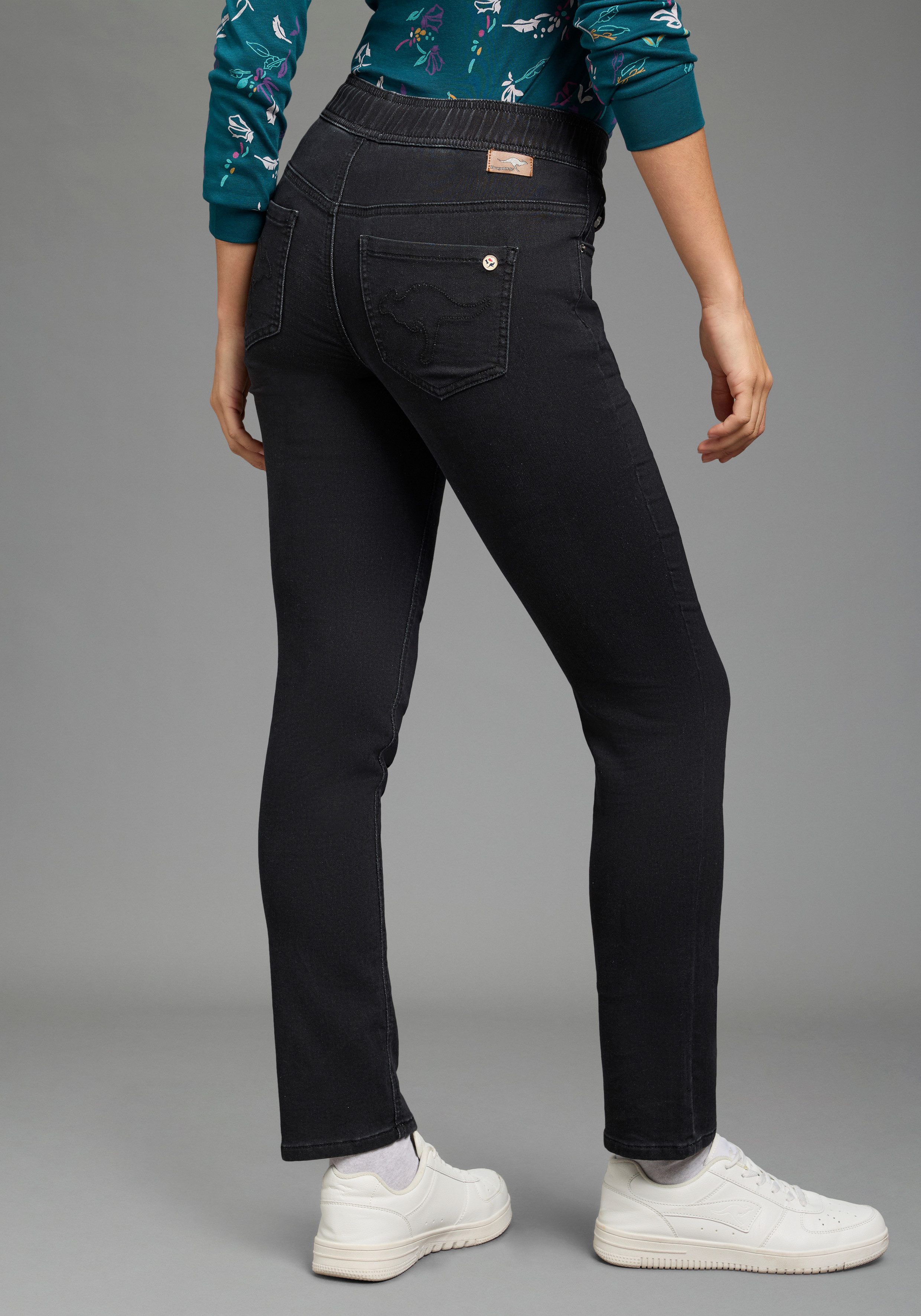KangaROOS Jogg Pants mit Eingrifftaschen, Gesäßtaschen und Coinpocket, gerader Straight-Fit