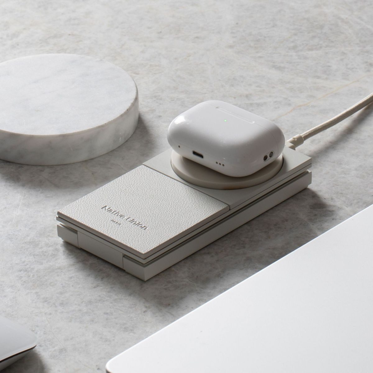 NATIVE UNION Rise 2-in-1 Qi2 Magn. Wireless Charger Sandstone Induktions-Ladegerät