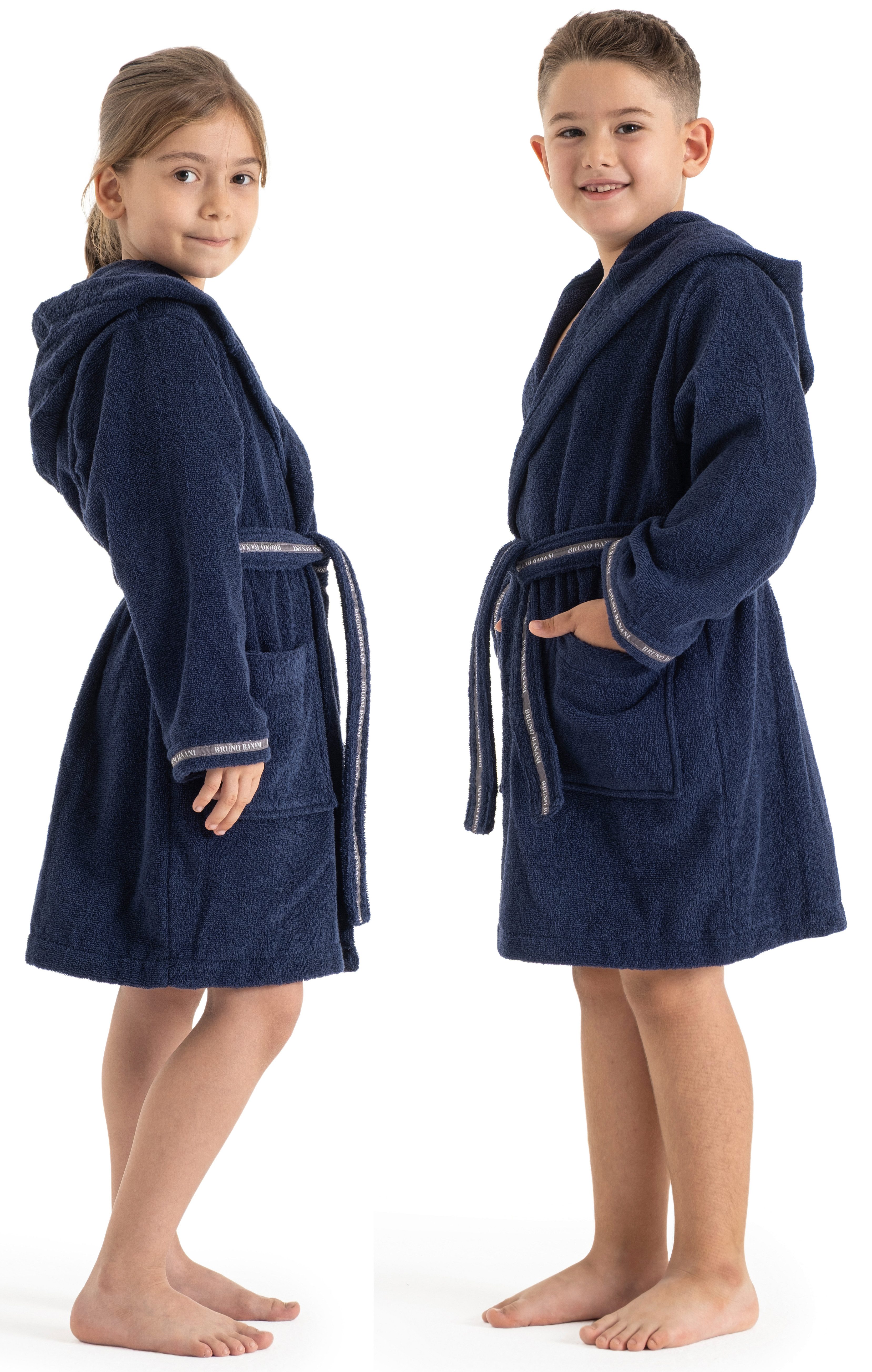 Bruno Banani Kinderbademantel Danny, Ideal für Zuhause, Schwimmbad oder im Urlaub, Langform, Walkfrottee, Kapuze, Gürtel, mit Logostreifen, aus 100% Baumwolle