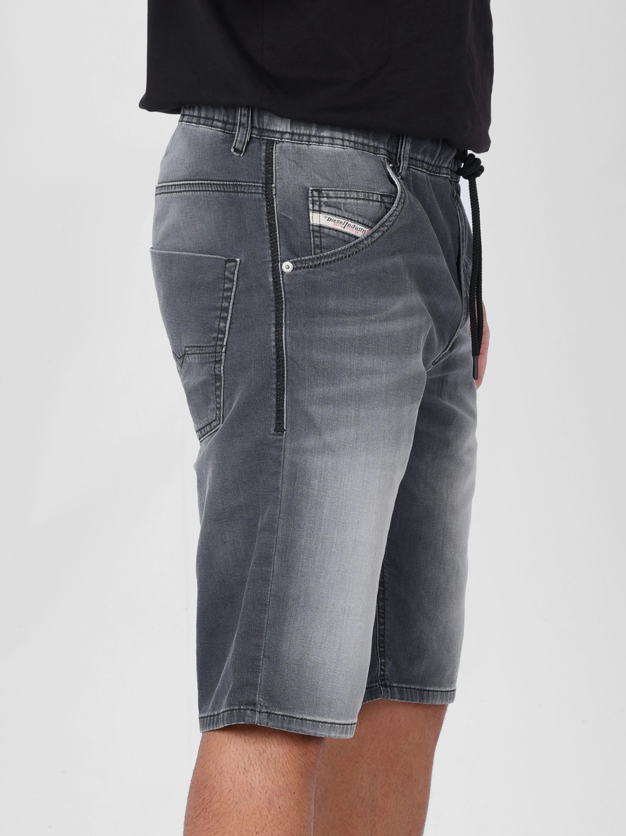 Diesel Jeansshorts Regular Fit JoggJeans - D-KROOLEY-SHORT Elastischer Bund mit Zugband, hoher Stretch