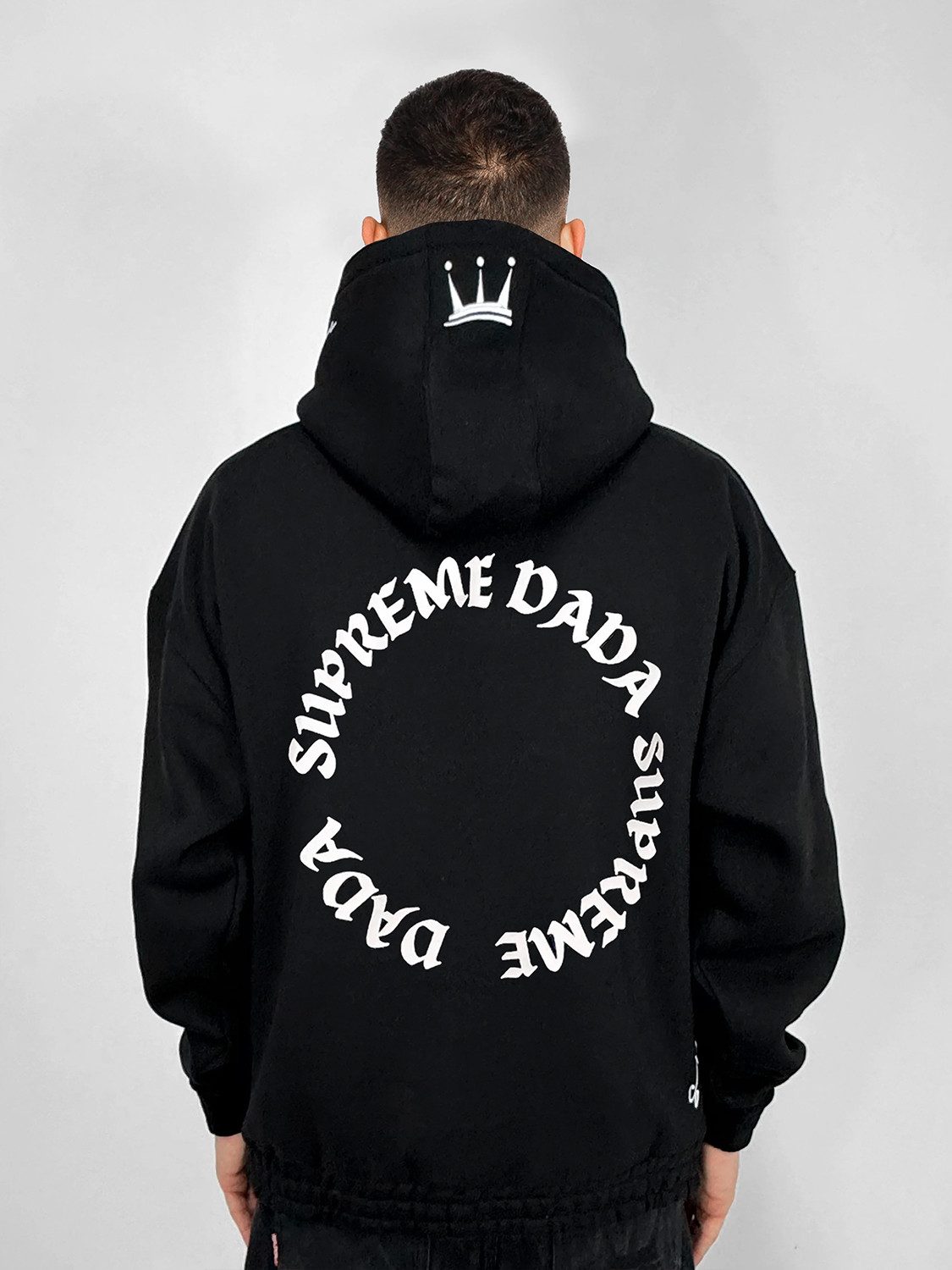 DADA Supreme Hoodie Oversize Fit mit Rückendruck, Stickdetails und Zip-Tasc günstig online kaufen