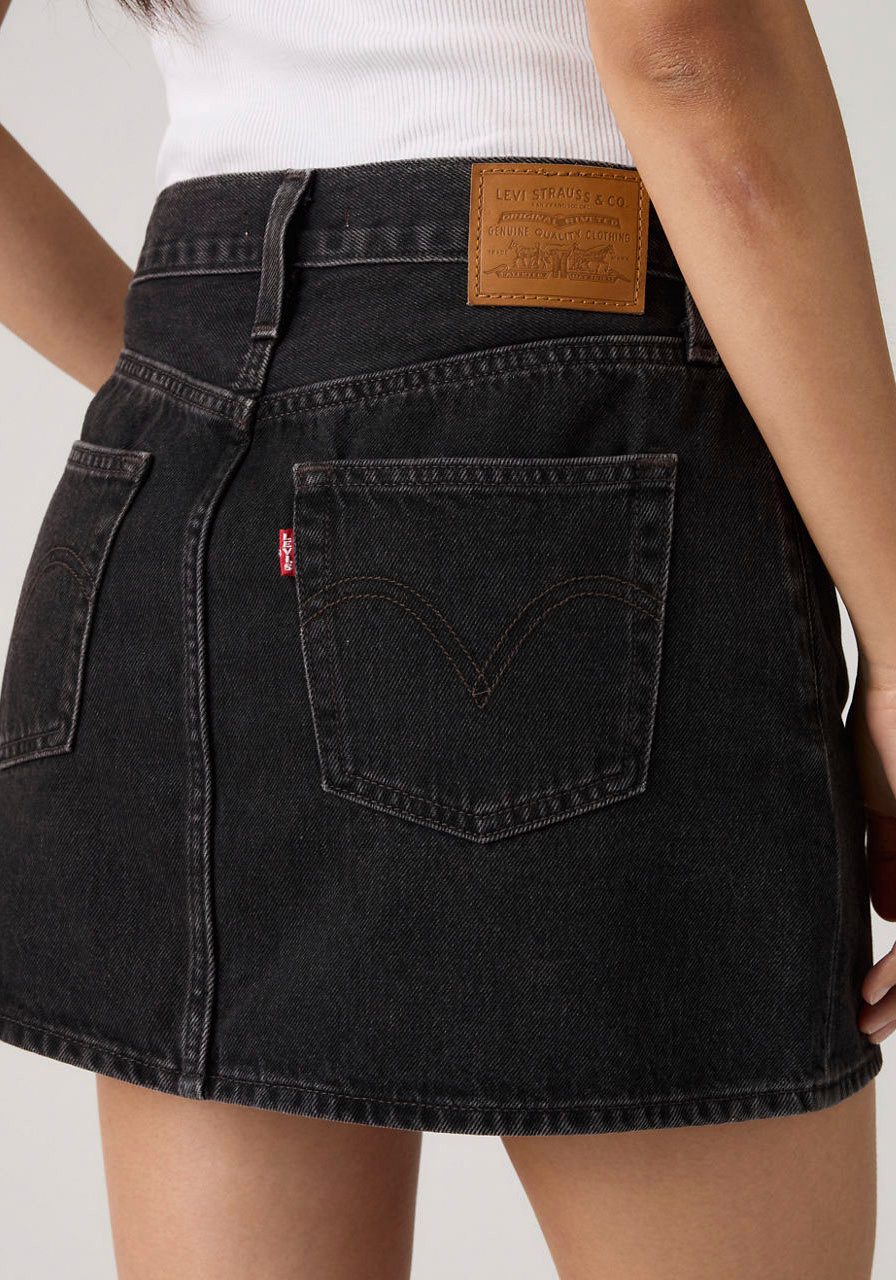 Levi's® Jeansrock ICON SKIRT mit Used-Effekten und ausgefransten Kanten