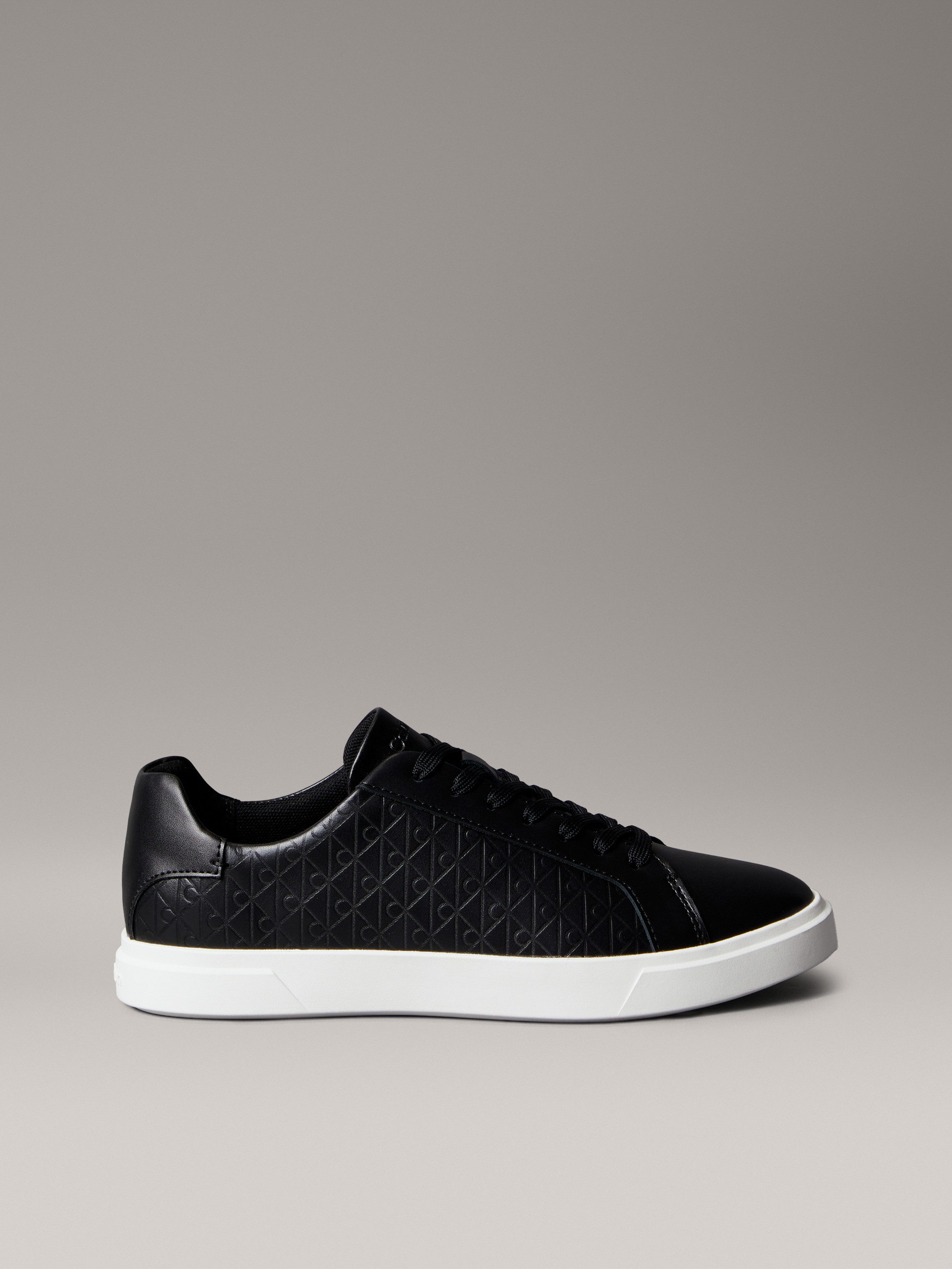 Calvin Klein LOW PRO CUPS LACE UP LTH AOP Sneaker Schnürschuh, Freizeitschuh, Halbschuh mit CK-Muster