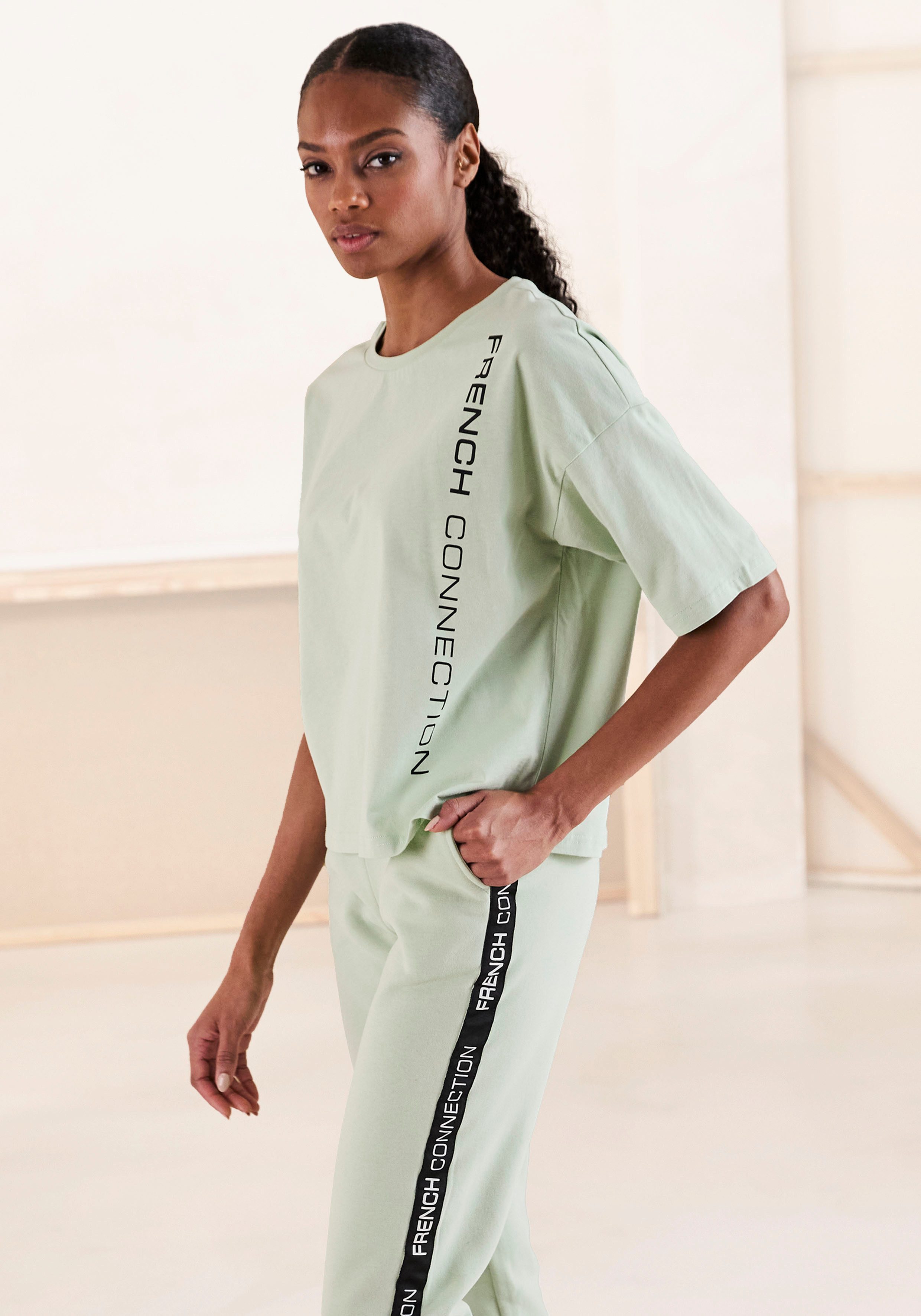 French Connection T-Shirt mit weiten Ärmeln und Logodruck günstig online kaufen