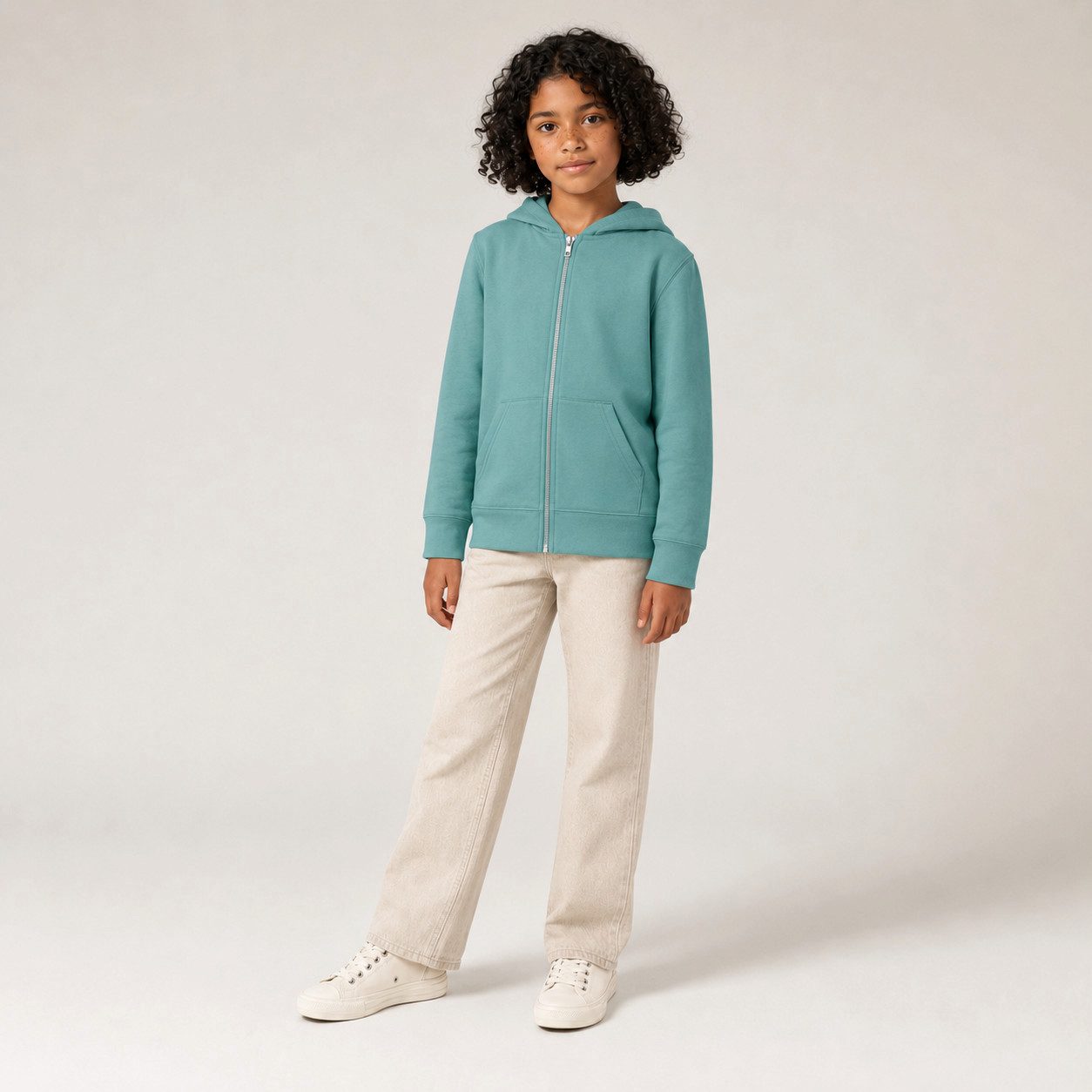 Sitztgut Kapuzensweatjacke Kinder Zip-Hoodie aus Bio-Baumwolle (1-tlg) Doppellagige Kapuze, Metallreißverschluss und Kängurutaschen