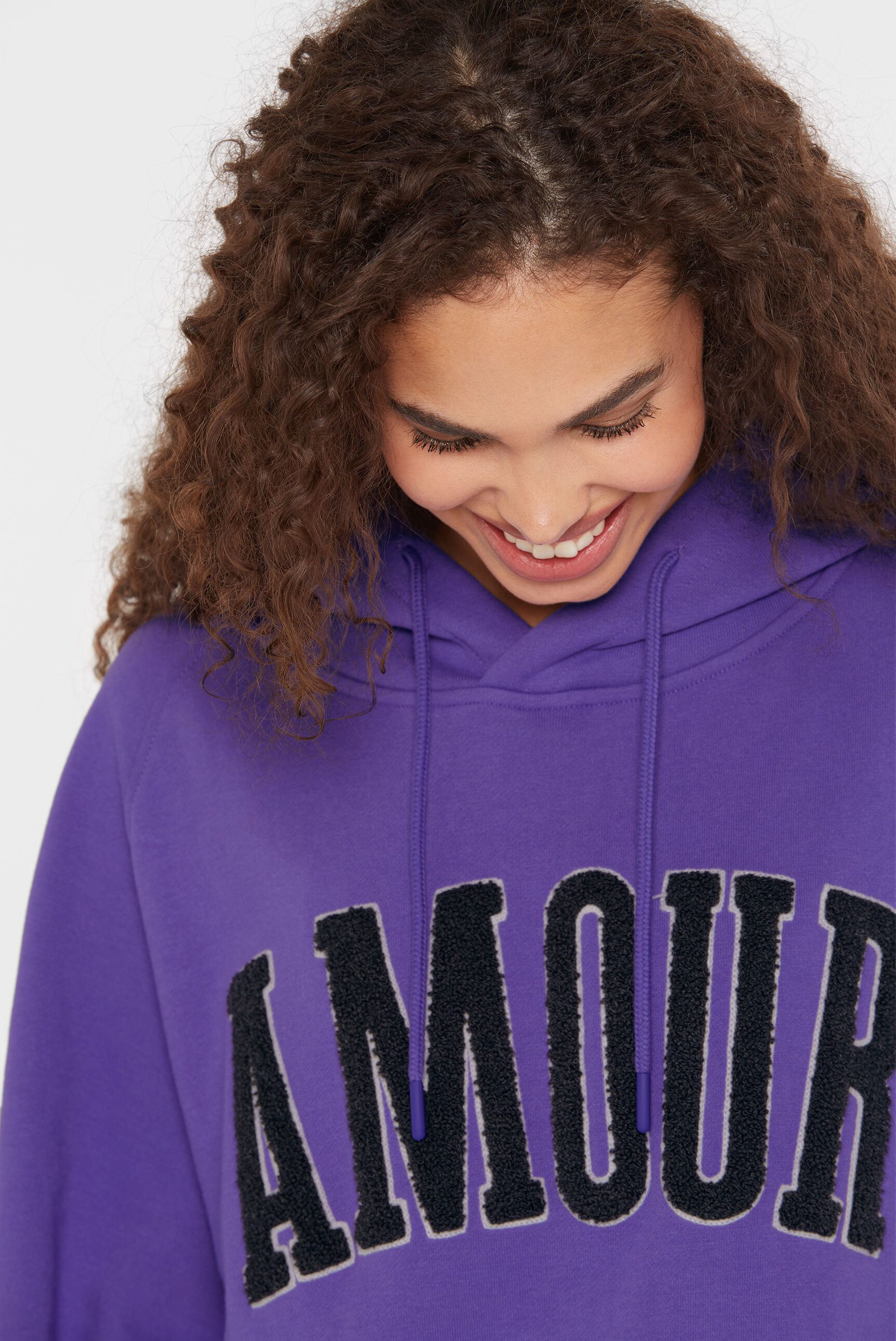SENSES.THE LABEL Kapuzensweatshirt mit Frottee Lettern – Bild 3 von 5