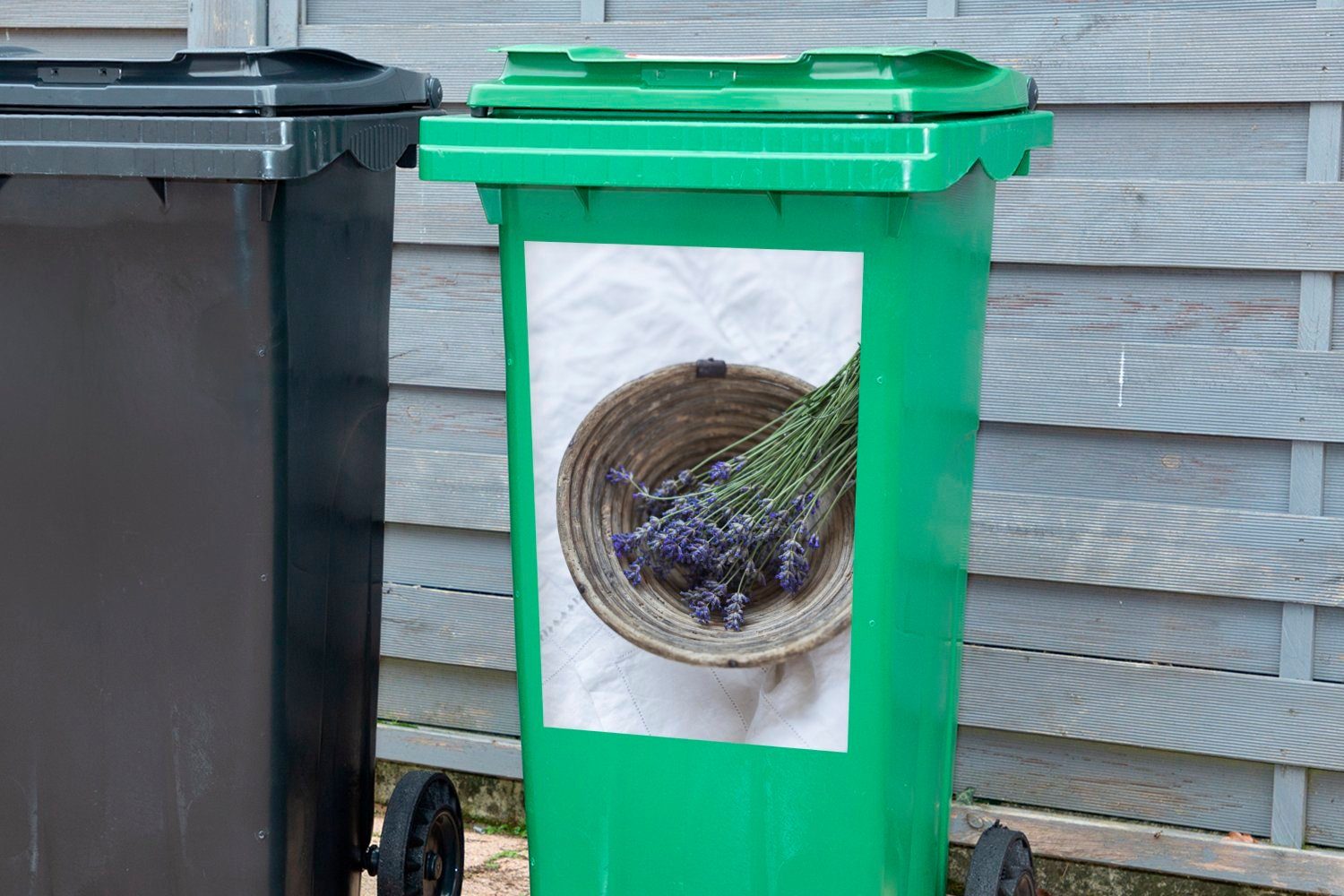 Mülleimer-aufkleber, einem in Lavendel Container, Abfalbehälter im St), Sticker, Körbchen Wandsticker (1 Thermalbad MuchoWow Mülltonne,