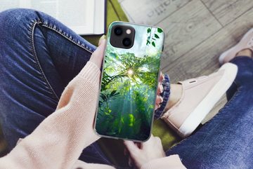 MuchoWow Handyhülle Die Sonne scheint durch die Wälder eines Regenwaldes in Malaysia, Handyhülle Apple iPhone 13, Smartphone-Bumper, Print, Handy