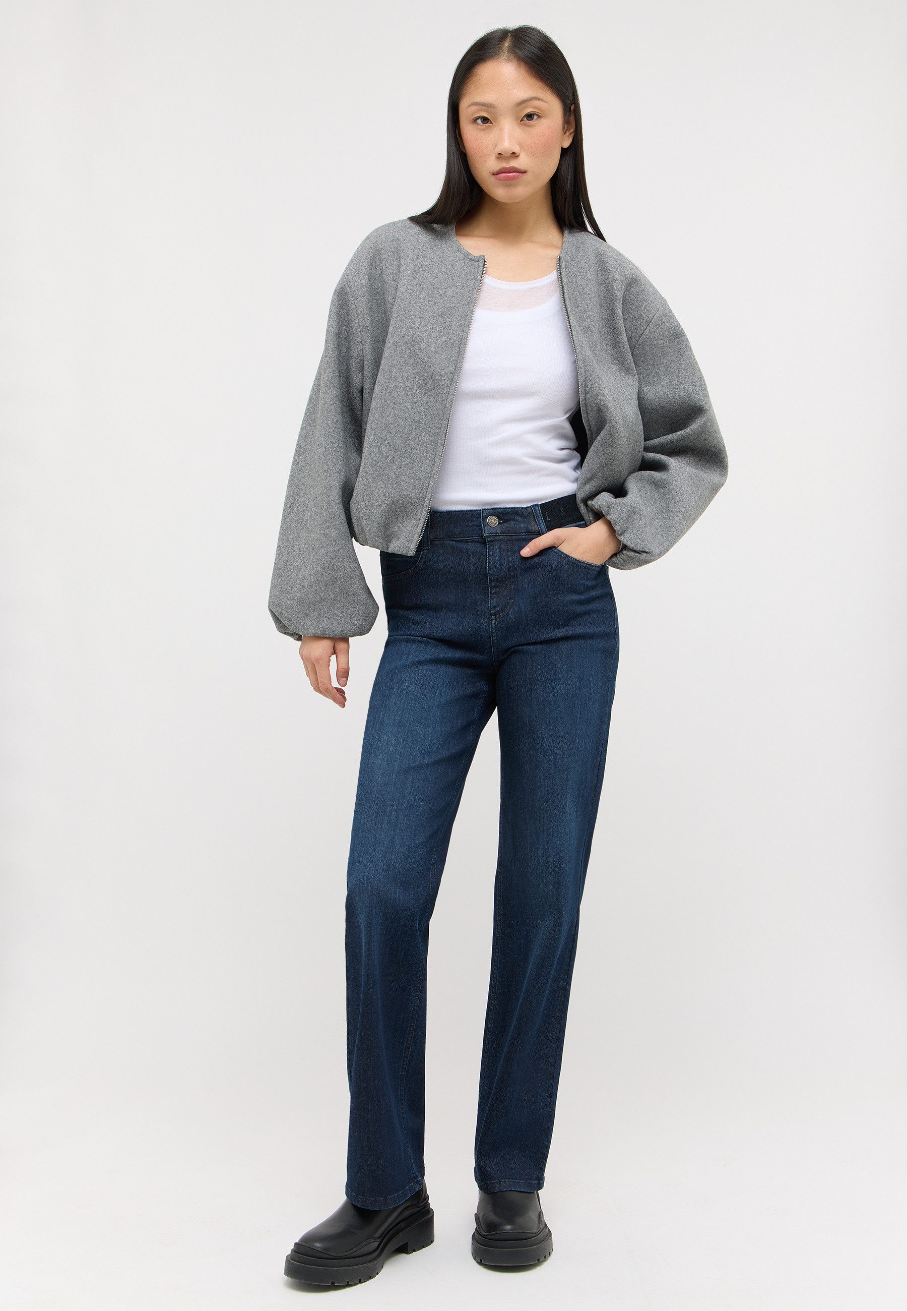ANGELS 5-Pocket-Jeans L. SPORTY weite Passform, mit Gürtelschlaufen, 1-Knopf-Form – Bild 4 von 5