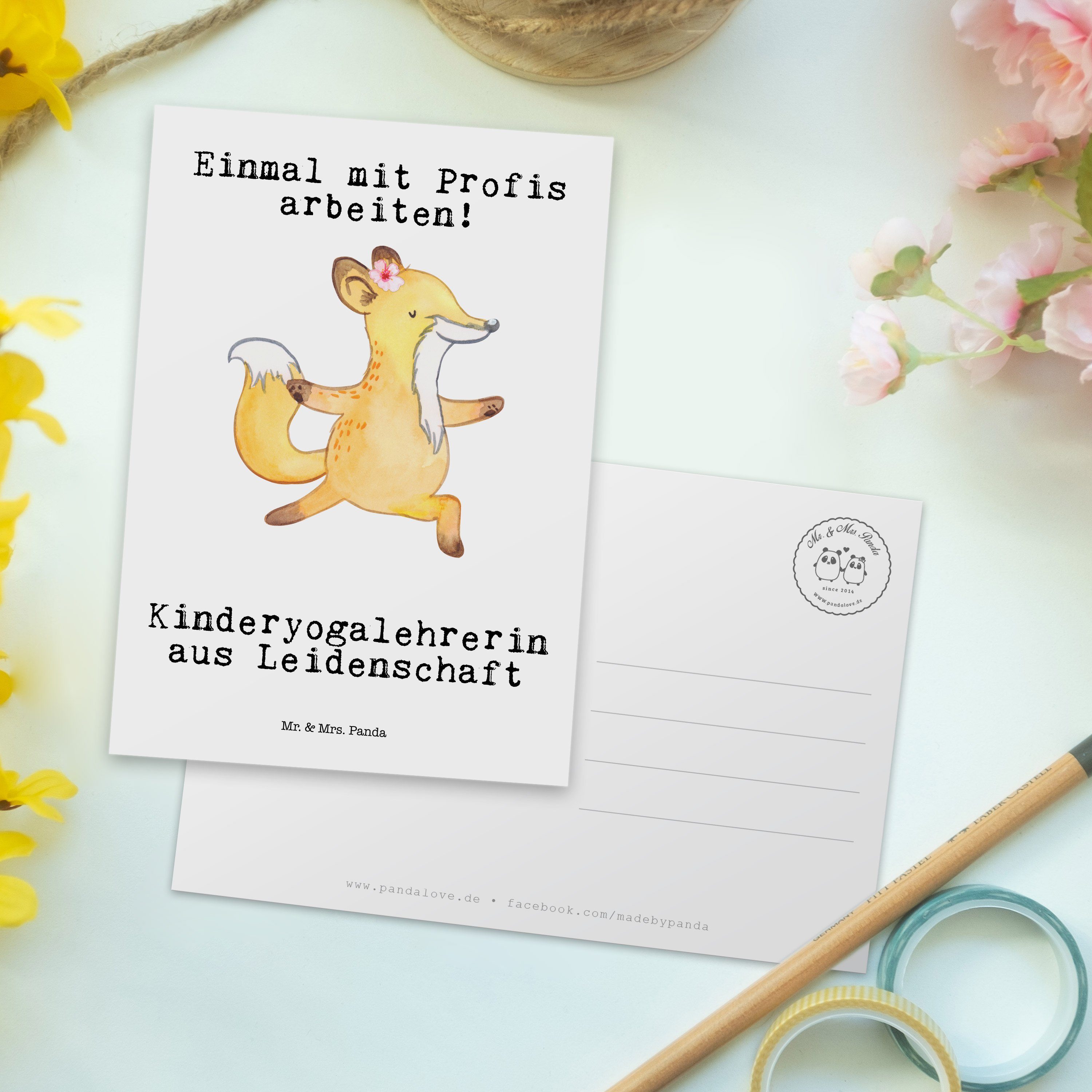 Mr. & Mrs. Panda Kinderyogalehrerin - Leidenschaft Postkarte Einladungskart Geschenk, Weiß aus 