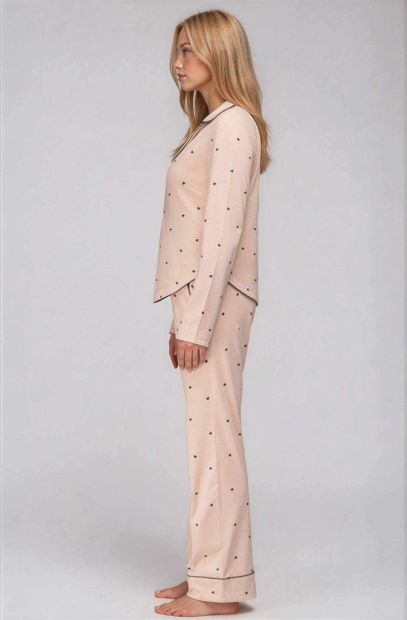 Mademoiselle Sommeil Pyjama Damen Schlafanzug in Beige mit Herzprint aus 100% Baumwolle Langarm-Hemd & lange Hose, Knopfleiste, Taschen, gefertigt in Polen