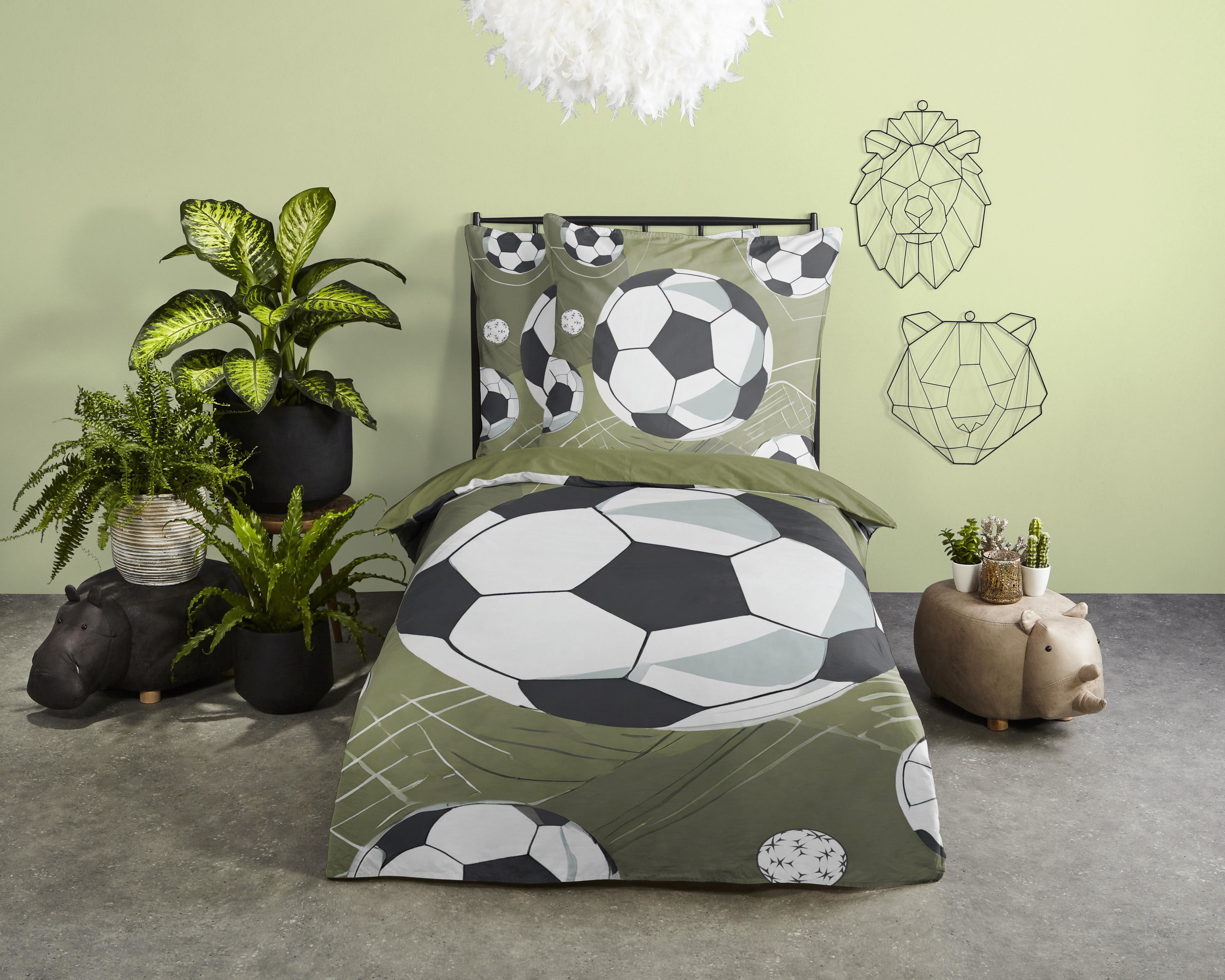 PURE luxury collection Kinderbettwäsche Daan, Microfaser, 2 teilig, Mikrofaser, 135x200, 2 Teilig, Wendeoptik, Kind, Junge, Fußball – Bild 2 von 5