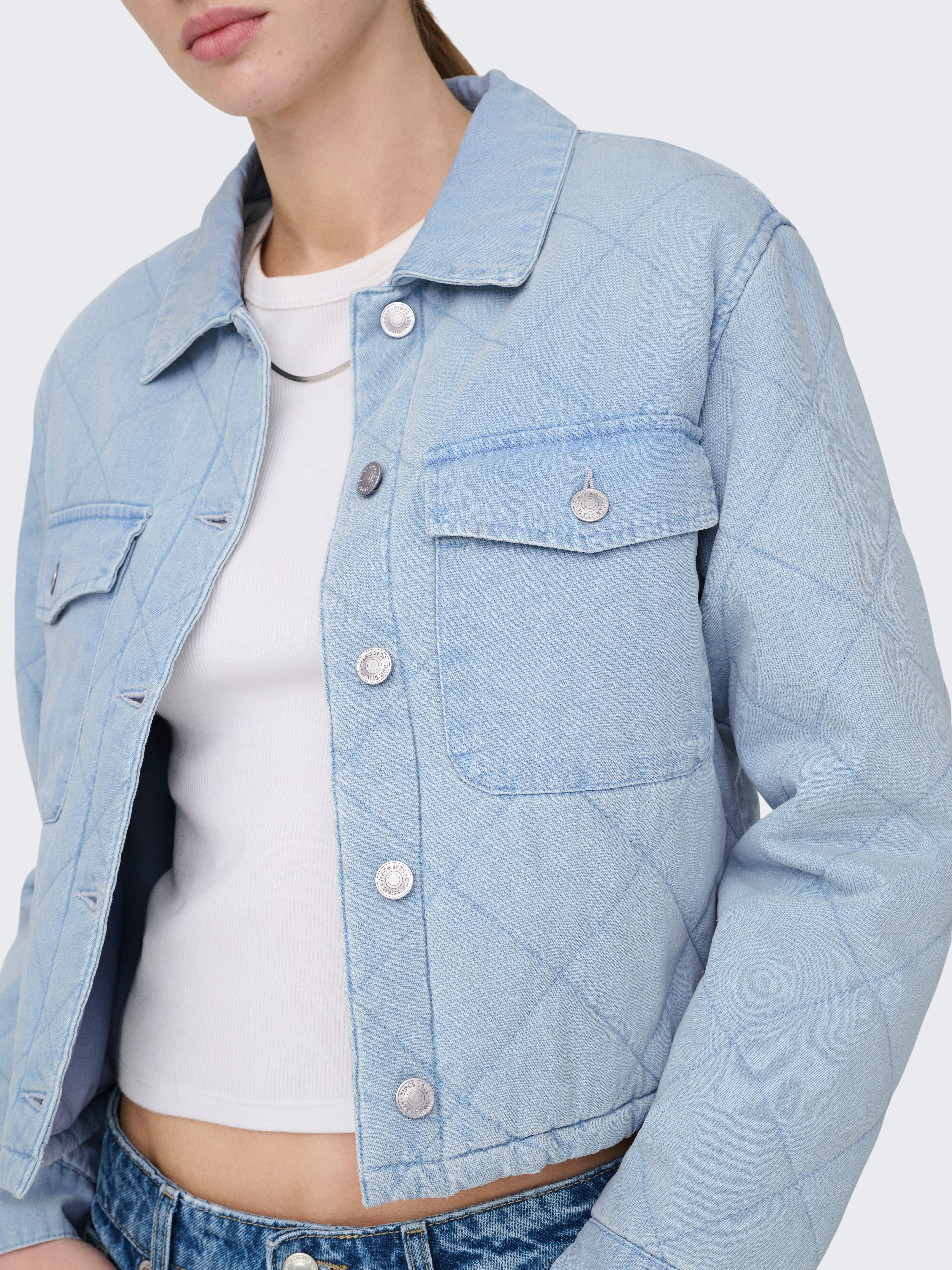 ONLY Kurzjacke ONLMIST WASHED QUILT JACKET CC OTW im Denim Look mit gesteppter Optik – Bild 4 von 5