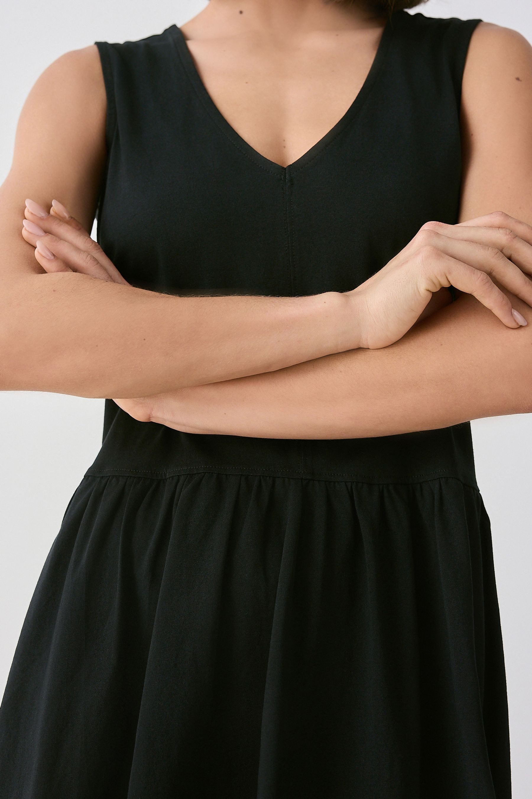 Next Minikleid Minikleid mit V-Ausschnitt aus Baumwolljersey (1-tlg)