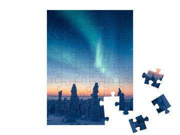 puzzleYOU Puzzle Schneebedeckte Bäume unter wunderschönem Nordlicht, 48 Puzzleteile, puzzleYOU-Kollektionen Nordlichter