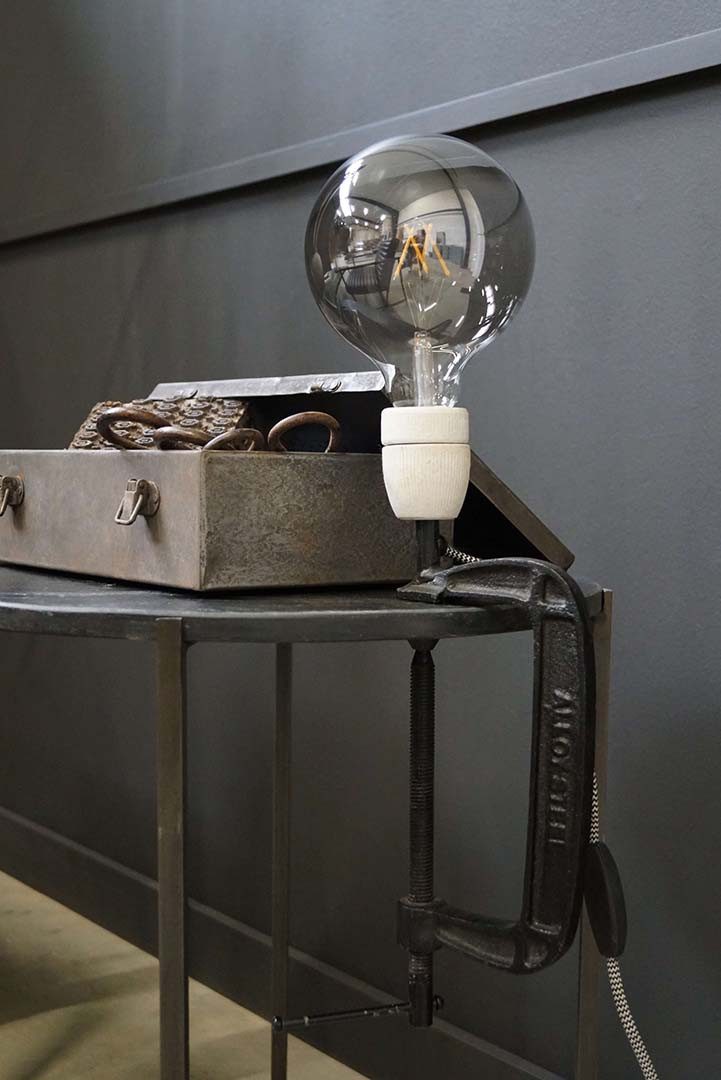 Trademark Living Lampenschirm Tischlampe aus Schraubzwinge - Upcycling