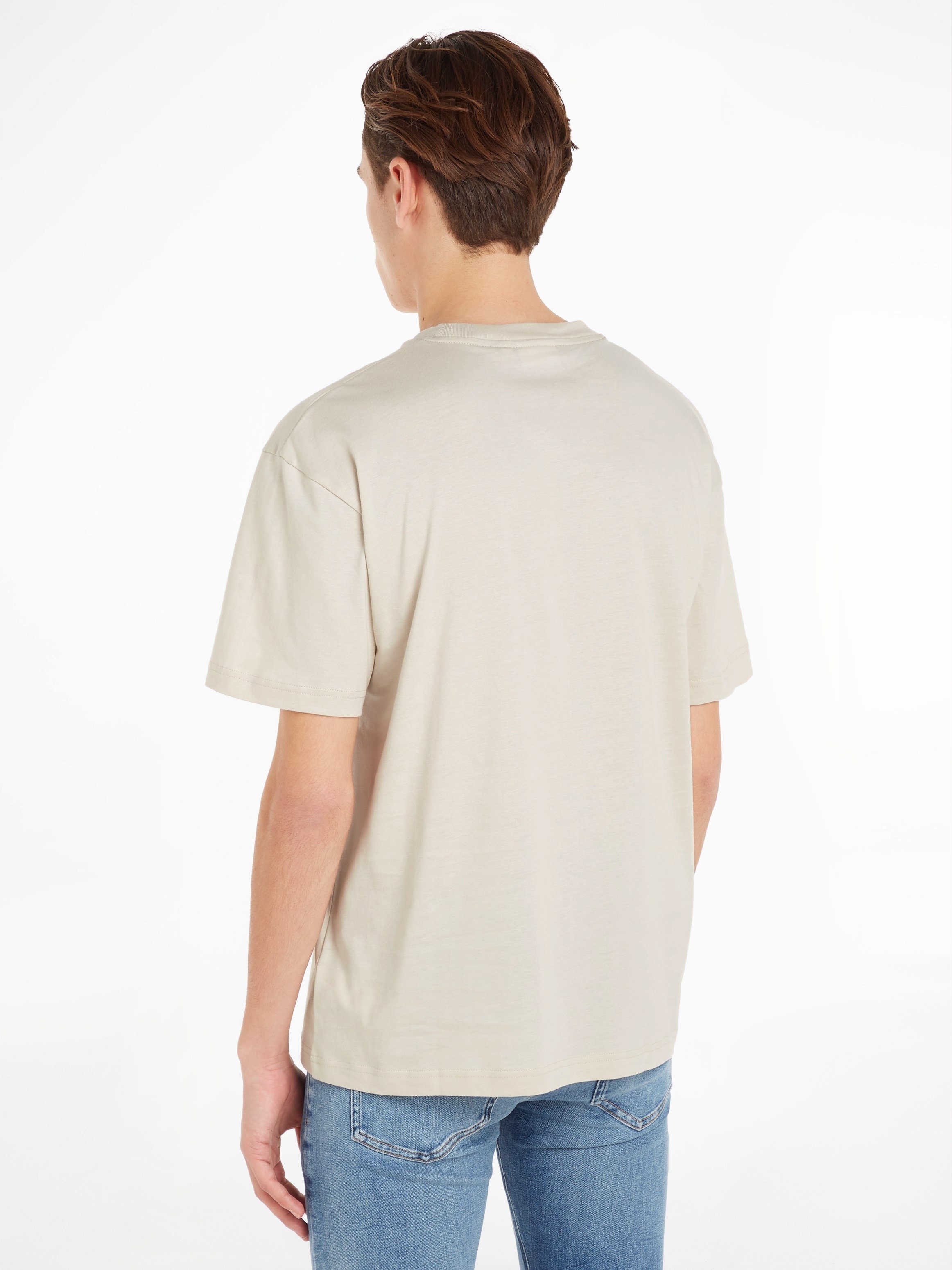 Klein LOGO mit COMFORT Beige Calvin T-SHIRT T-Shirt Markenlabel aufgedrucktem Stony HERO
