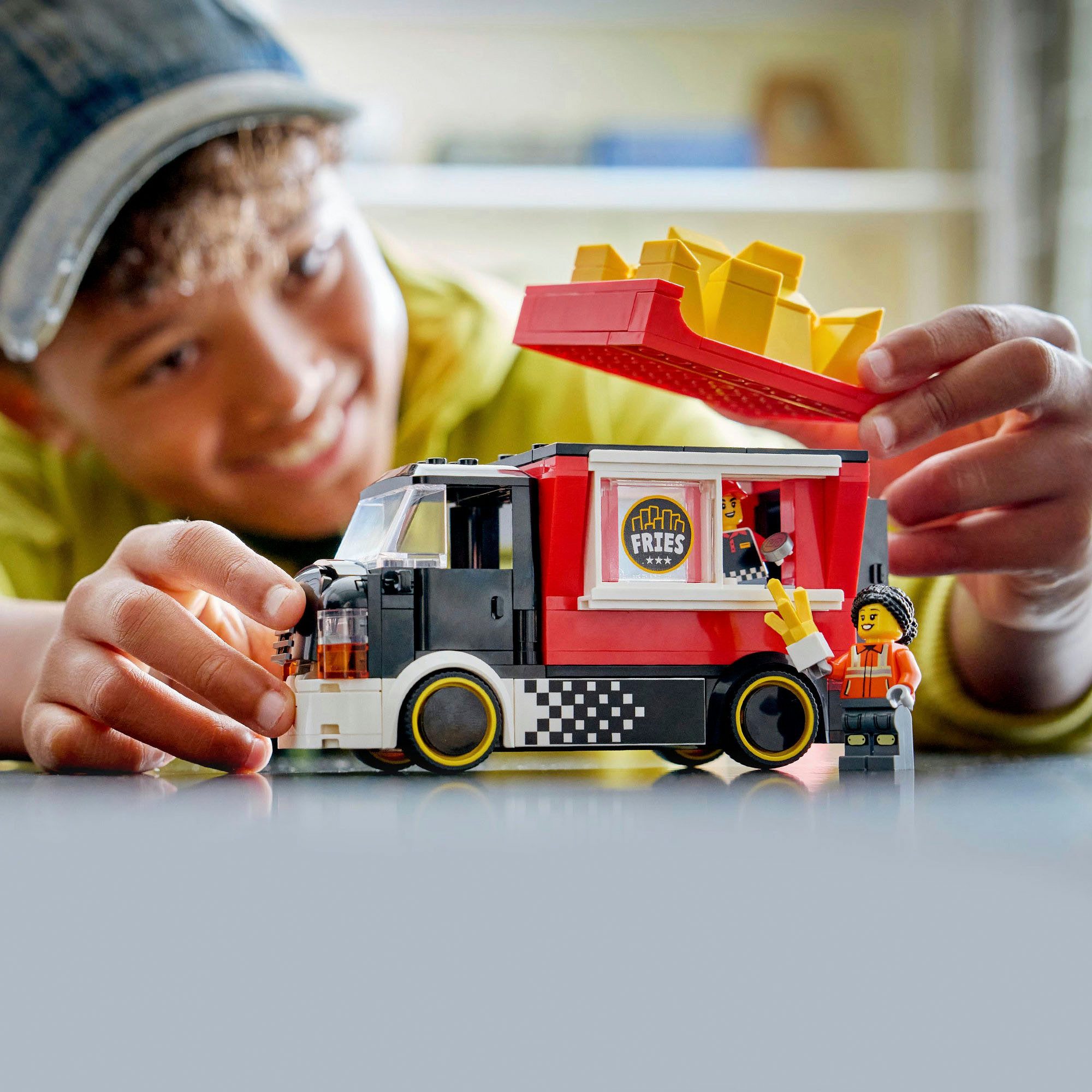 LEGO® Pommes-Truck (60488), LEGO City Konstruktionsspielsteine, (216 St), Made in Europe – Bild 2 von 5