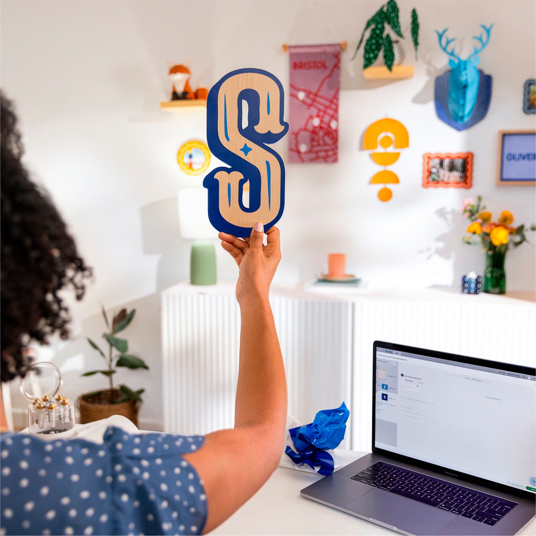 Cricut Schneideplotter Maker™ 4 + Essentials-Bundle