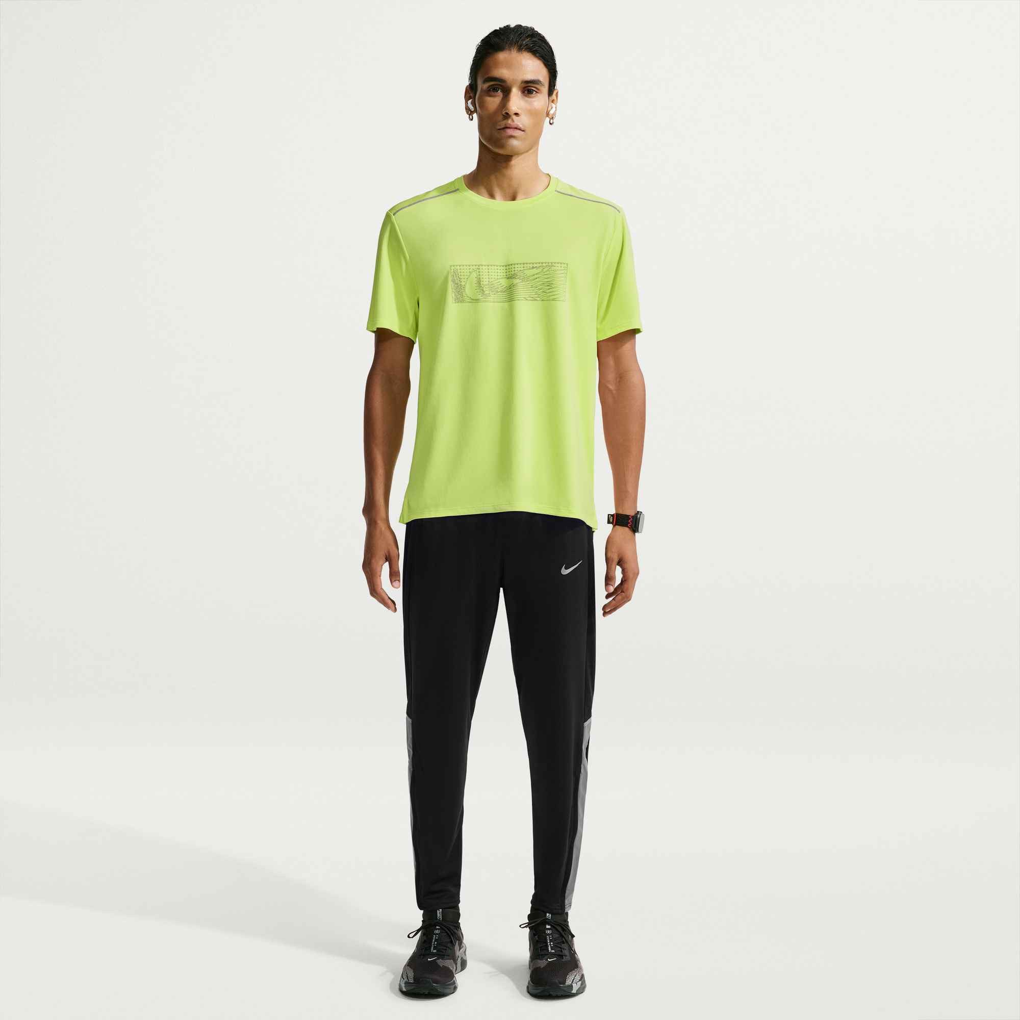 Nike Laufshirt M NK DF UV MILER WNT SS TOP Kurzarm, mit Rundhalsausschnitt, schnell trocknend, atmungsaktiv