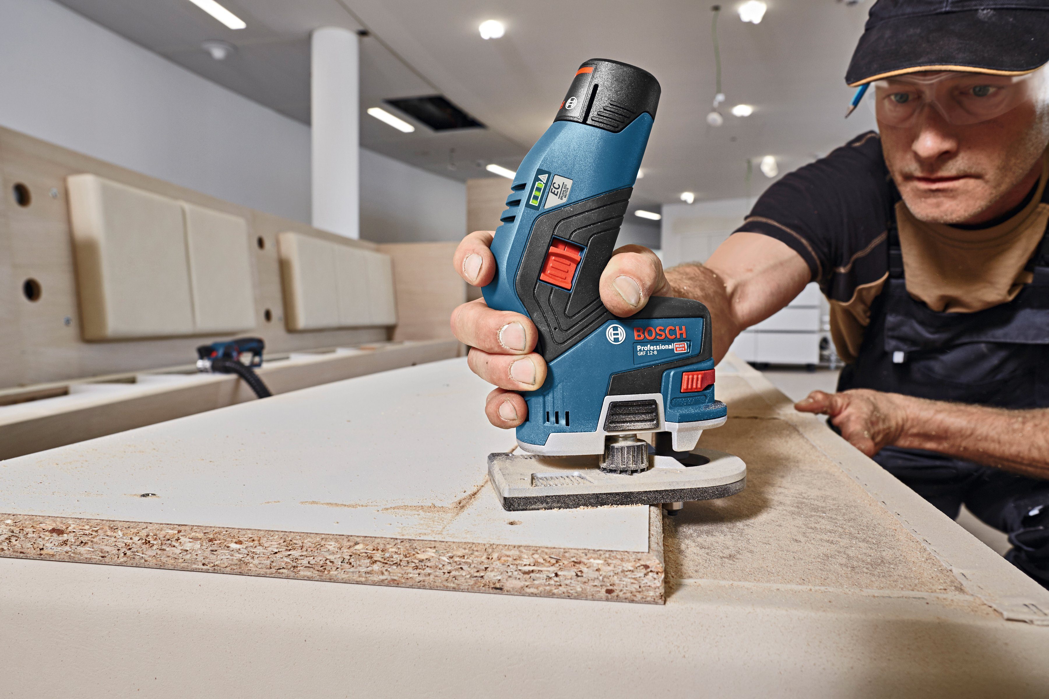 Bosch Professional Akku-Fräse GKF 12V-8, ohne Akku