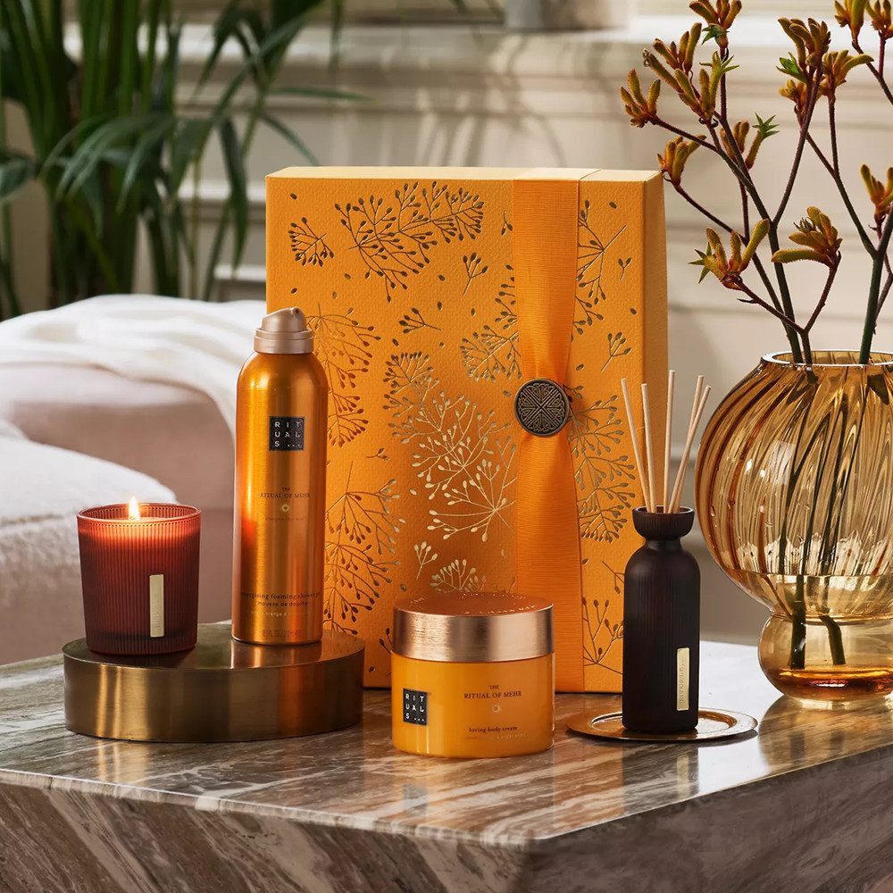 Rituals Pflege-Geschenkset Luxus-Pflegeset Limited Edition Mehr Geschenkset L 2025, 4-tlg., 4-teiliges Pflegeset mit Duschschaum, Body Cream, Kerze & Duftstäbchen