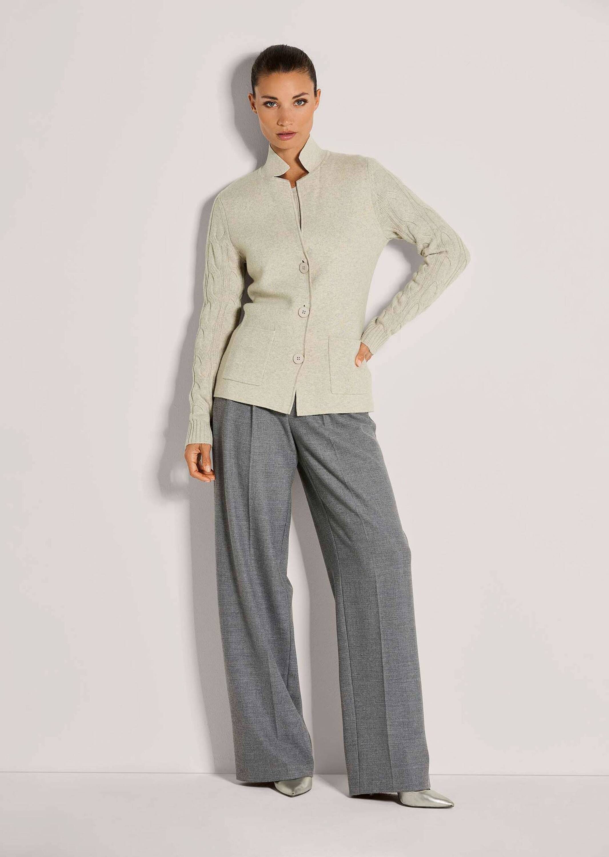 MADELEINE Strickjacke Eleganter Blazer mit Reverskragen Zopfmuster-Ärmel und Knopfleiste, Langarm