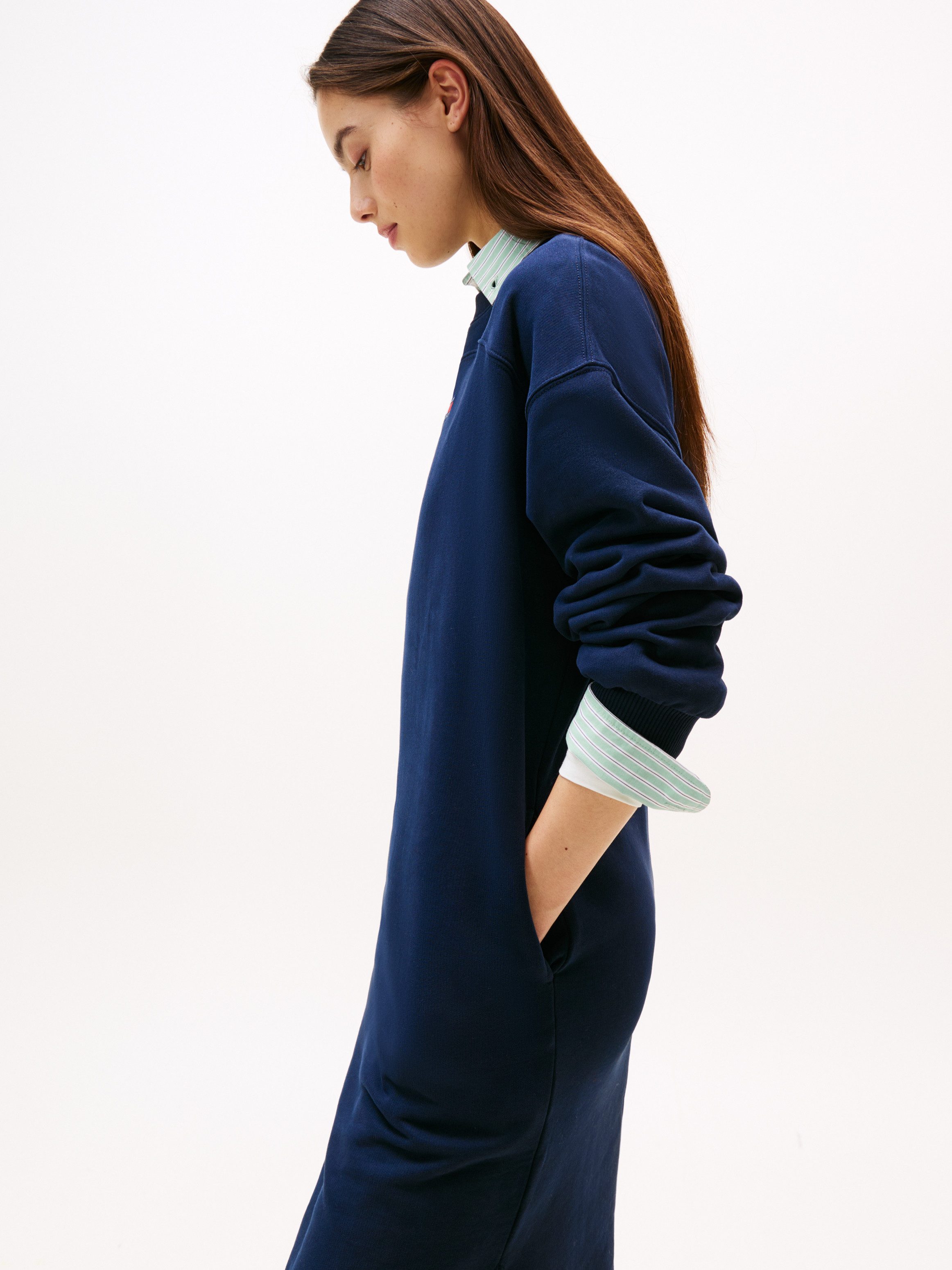 Tommy Jeans Sweatkleid TJW BADGE SWEAT MIDI DRESS
