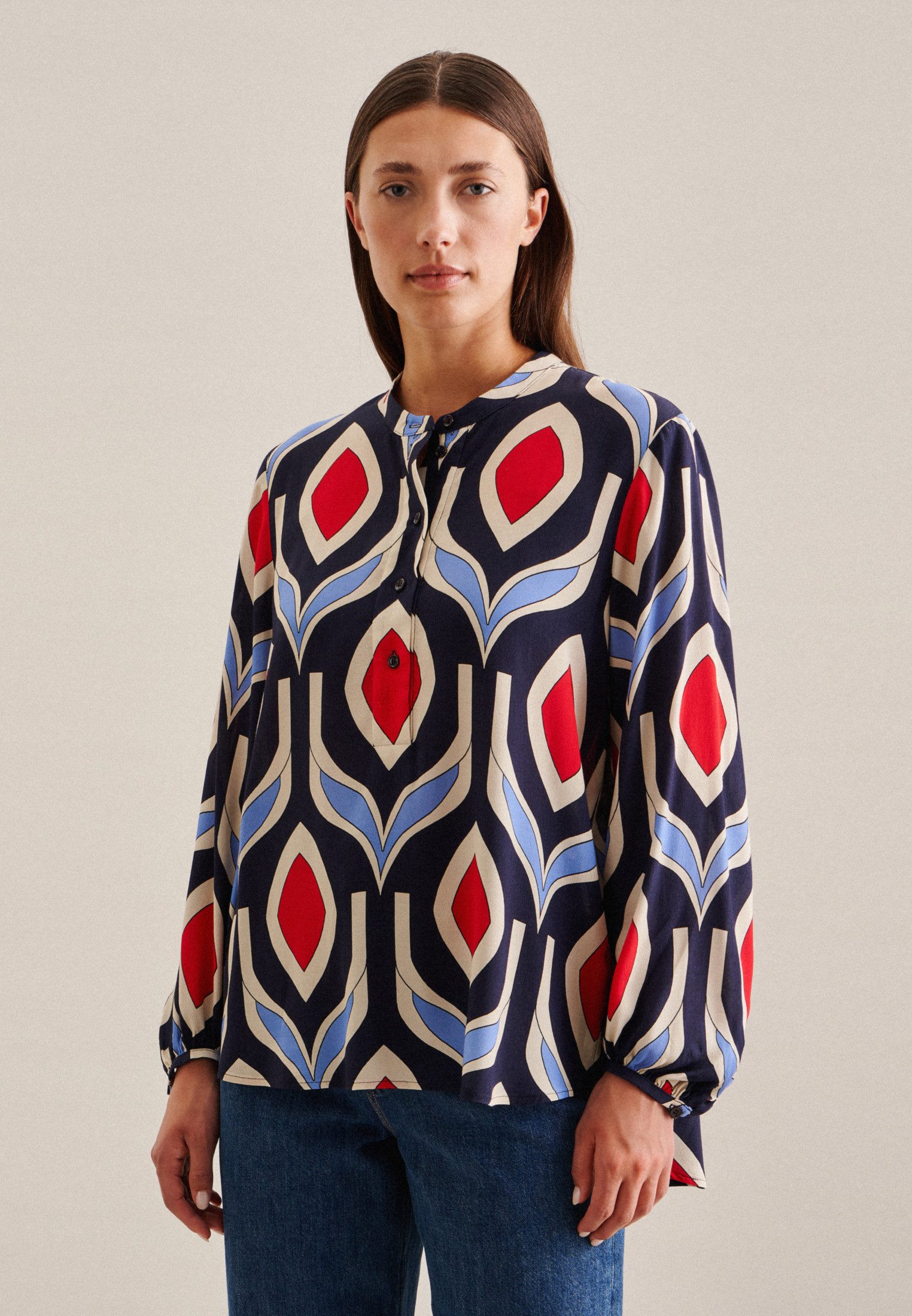 Klassische Bluse Schwarze Rose