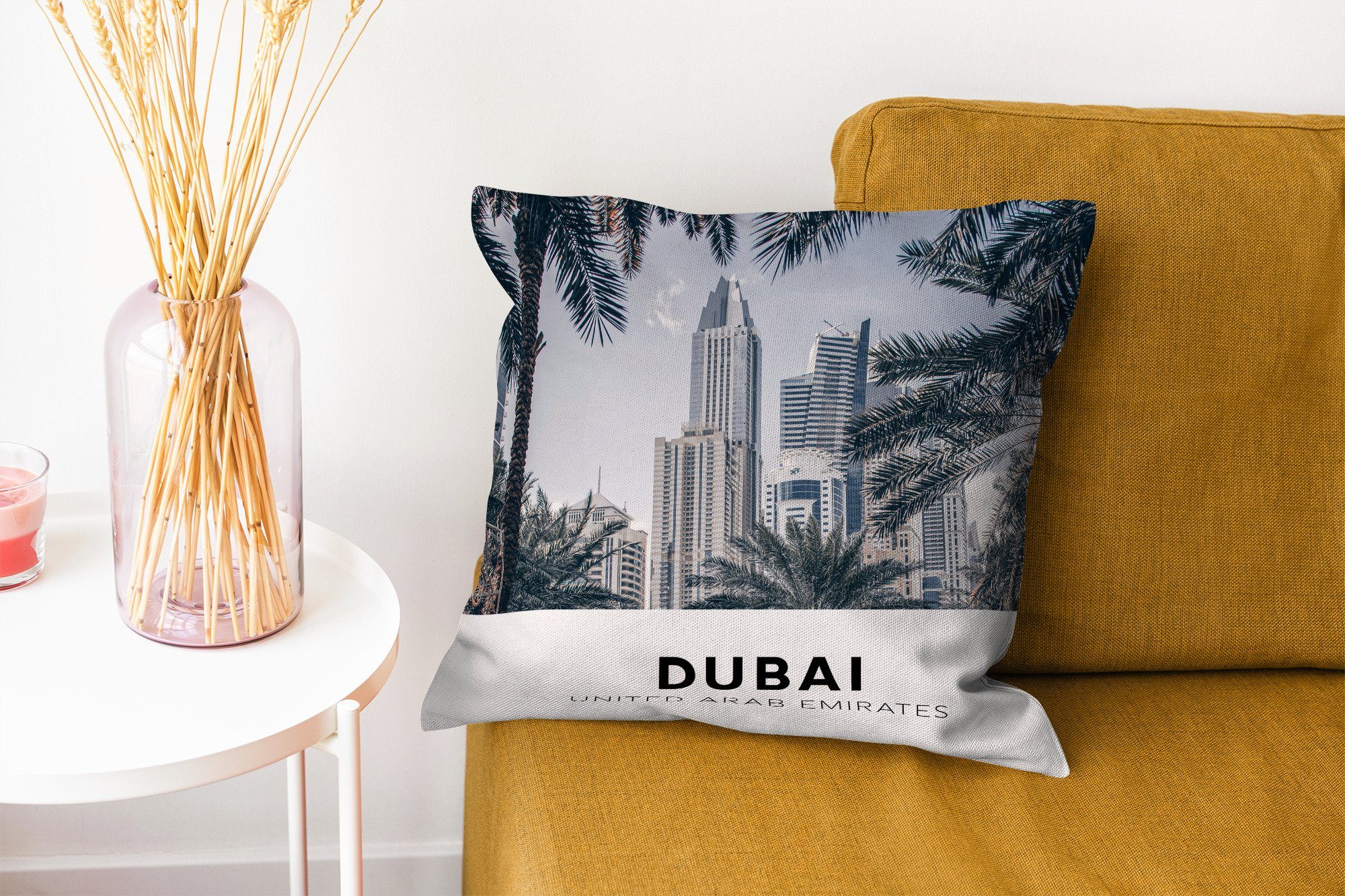 mit Füllung - Palme MuchoWow Wolkenkratzer, Dekokissen Schlafzimmer, Wohzimmer, Deko, für - Dubai Sofakissen Zierkissen