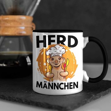 Trendation Tasse Trendation - Herd Männchen Koch Geschenk Tasse Sternekoch Geschenkidee Lustiger Spruch Sei Nett Zu Mir Ich Koche Dein Essen