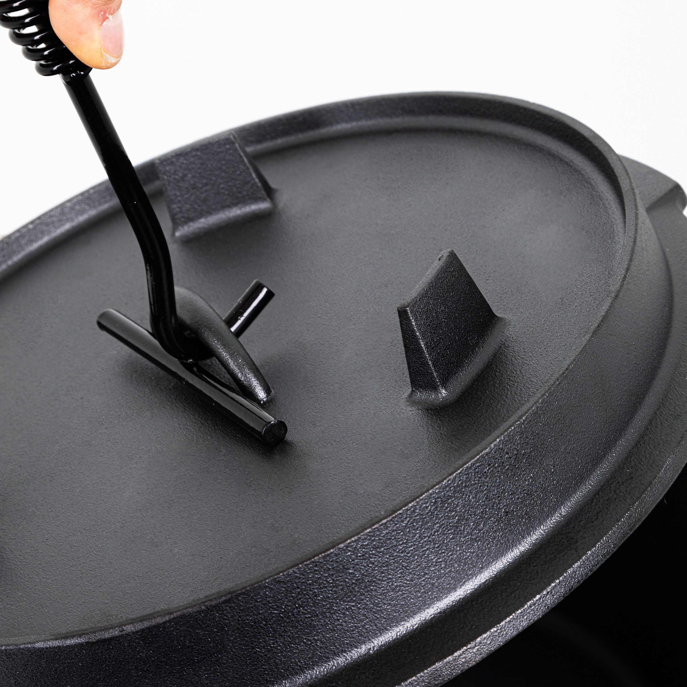 Haushalt International Grilltopf XL Dutch oven ca. 8,5 Liter Schmortopf Bräter 24628, Gusseisen (Set), Gusseisen inkl. Deckelheber und Standfüßen