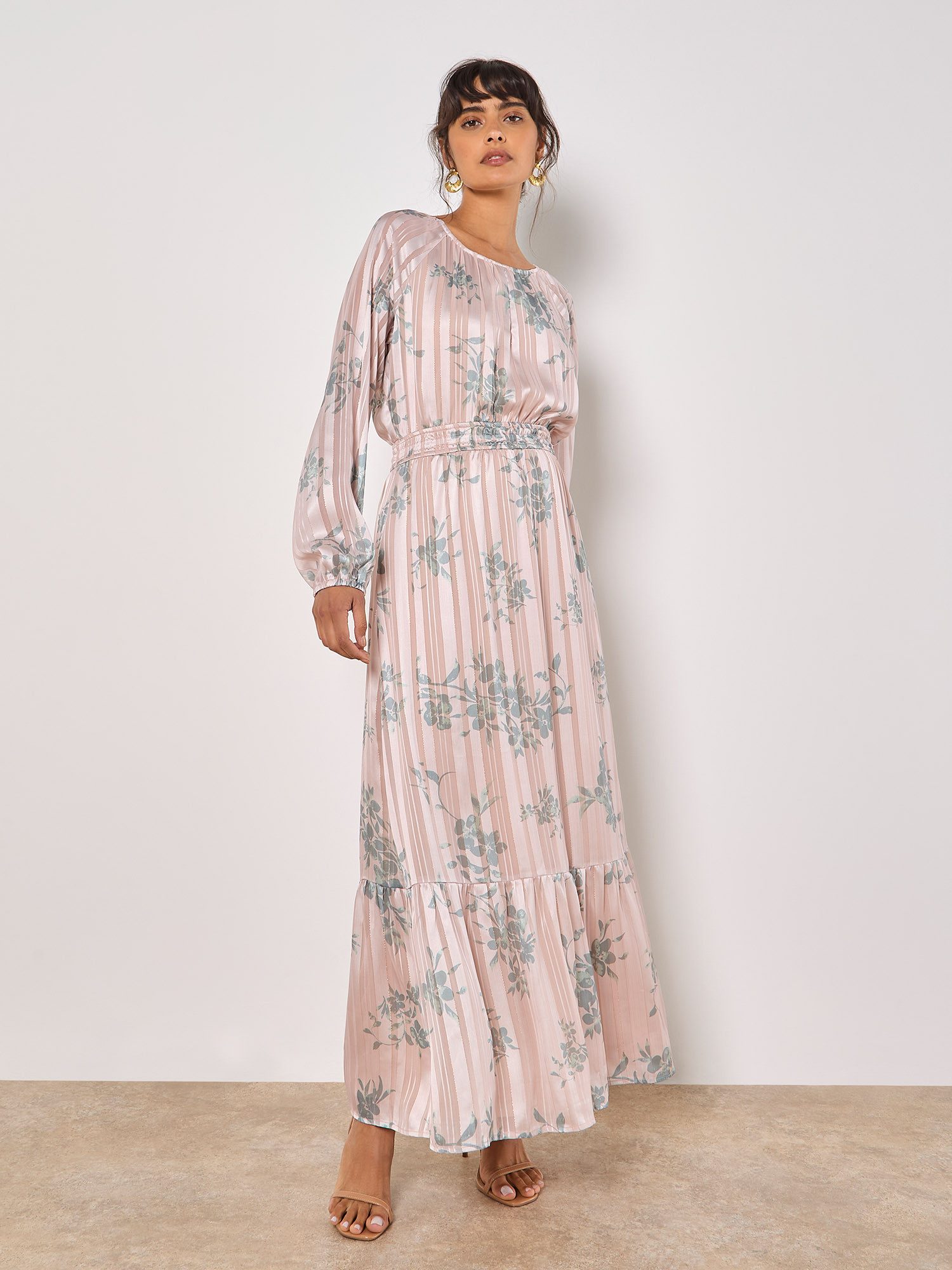 Apricot Maxikleid Silhouette Floral Satin Schimmer Maxi Kleid mit Plisseefa günstig online kaufen