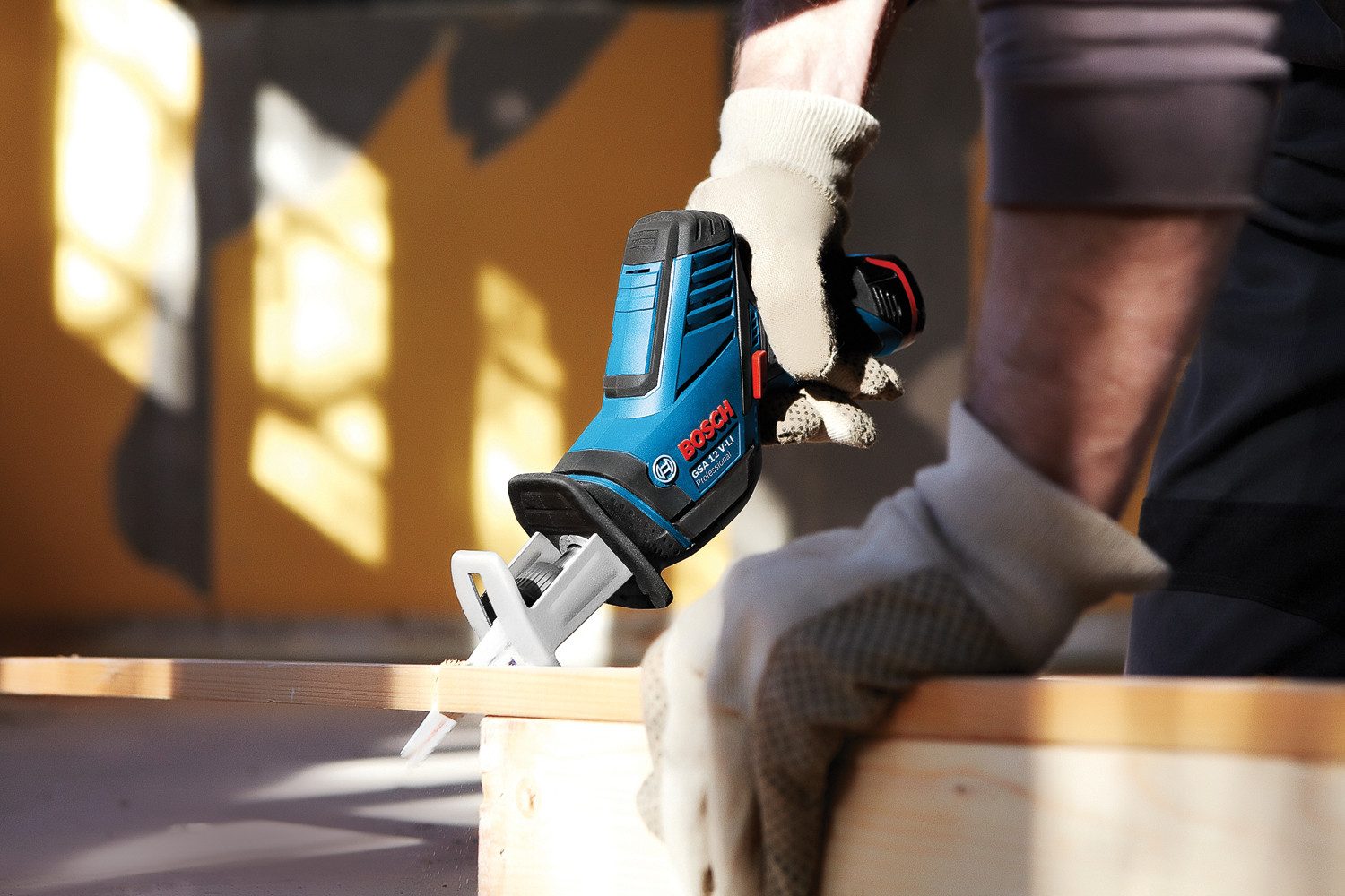 Bosch Professional Akku-Säbelsäge GSA 18V-LI, mit L-BOXX 238 mit Säbelsägeblatt, ohne Akku und Ladegerät
