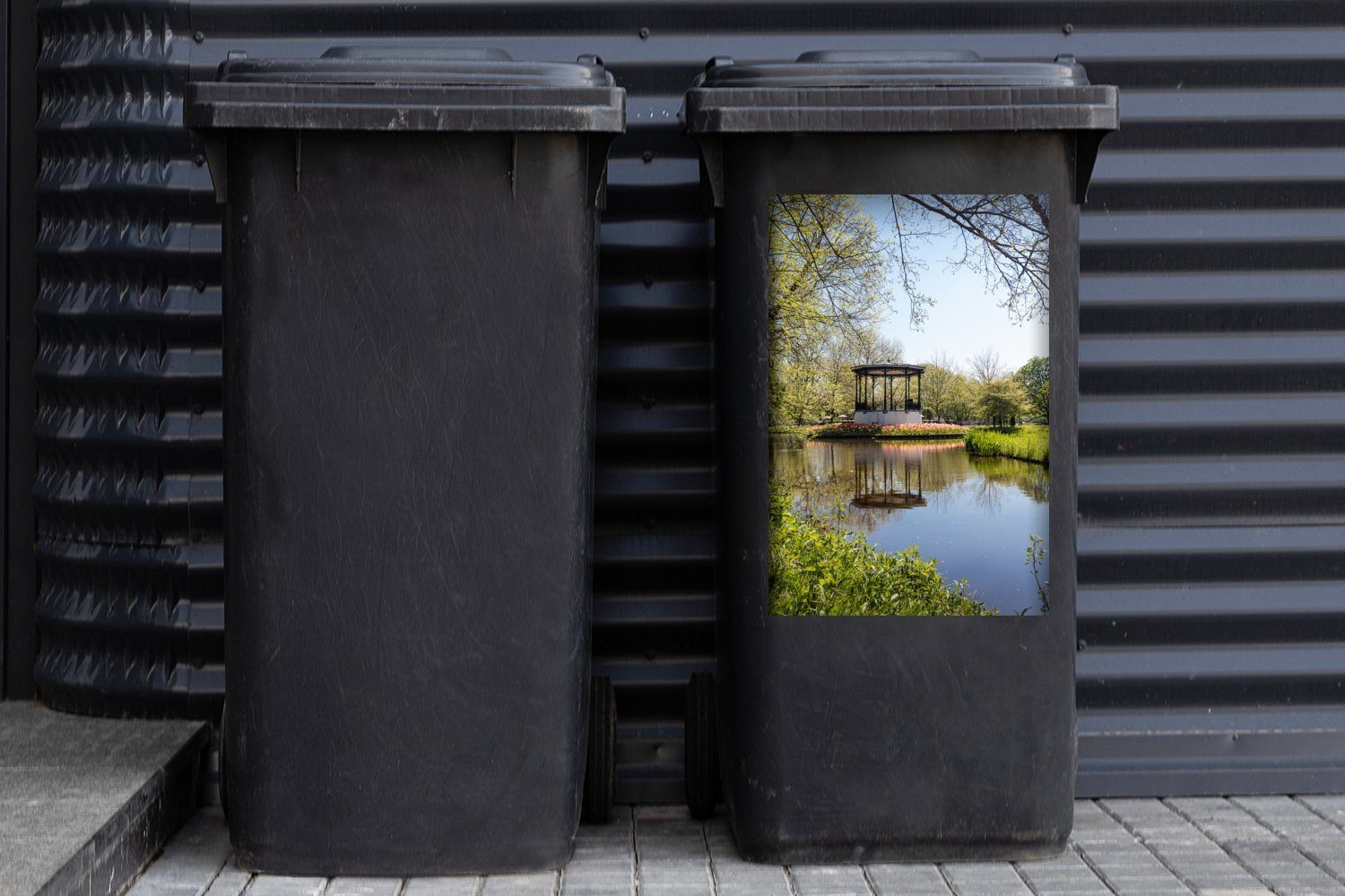 MuchoWow Wandsticker Pavillon Abfalbehälter Container, St), im (1 im Sticker, Vondelpark Amsterdam Mülleimer-aufkleber, in Mülltonne, Teich