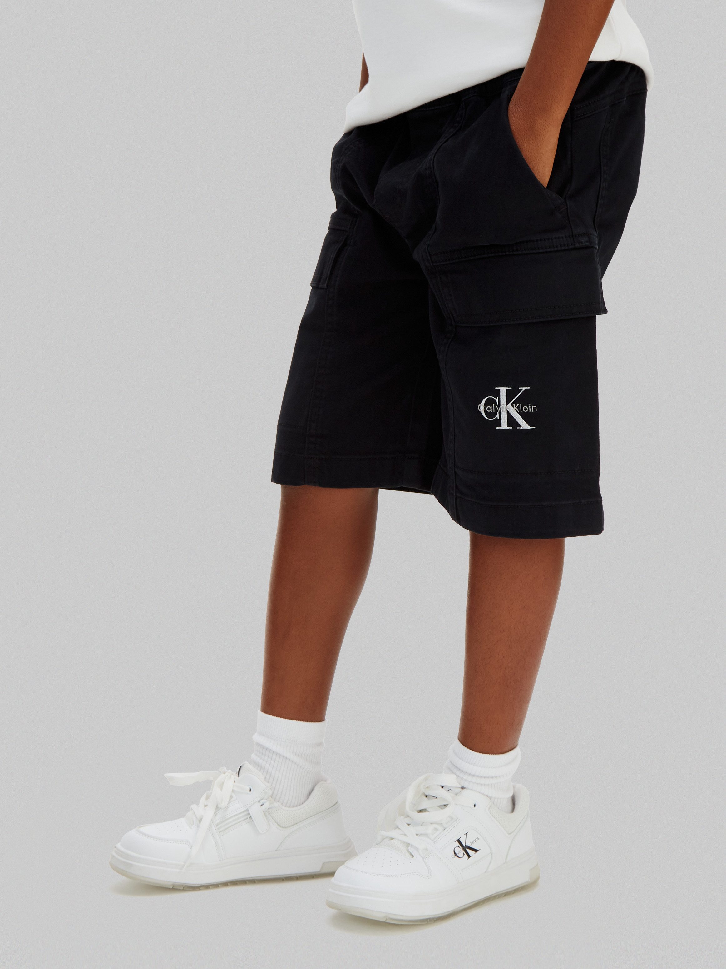 Calvin Klein Jeans Cargoshorts ESSENTIAL WOVEN SHORTS Regular fit für Kinder mit praktischen Taschen