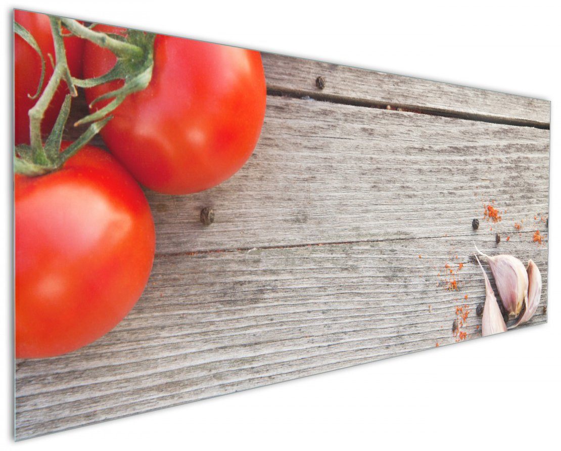 Tomaten (1-tlg) altem auf Gewürze und Holztisch, Küchenrückwand Wallario