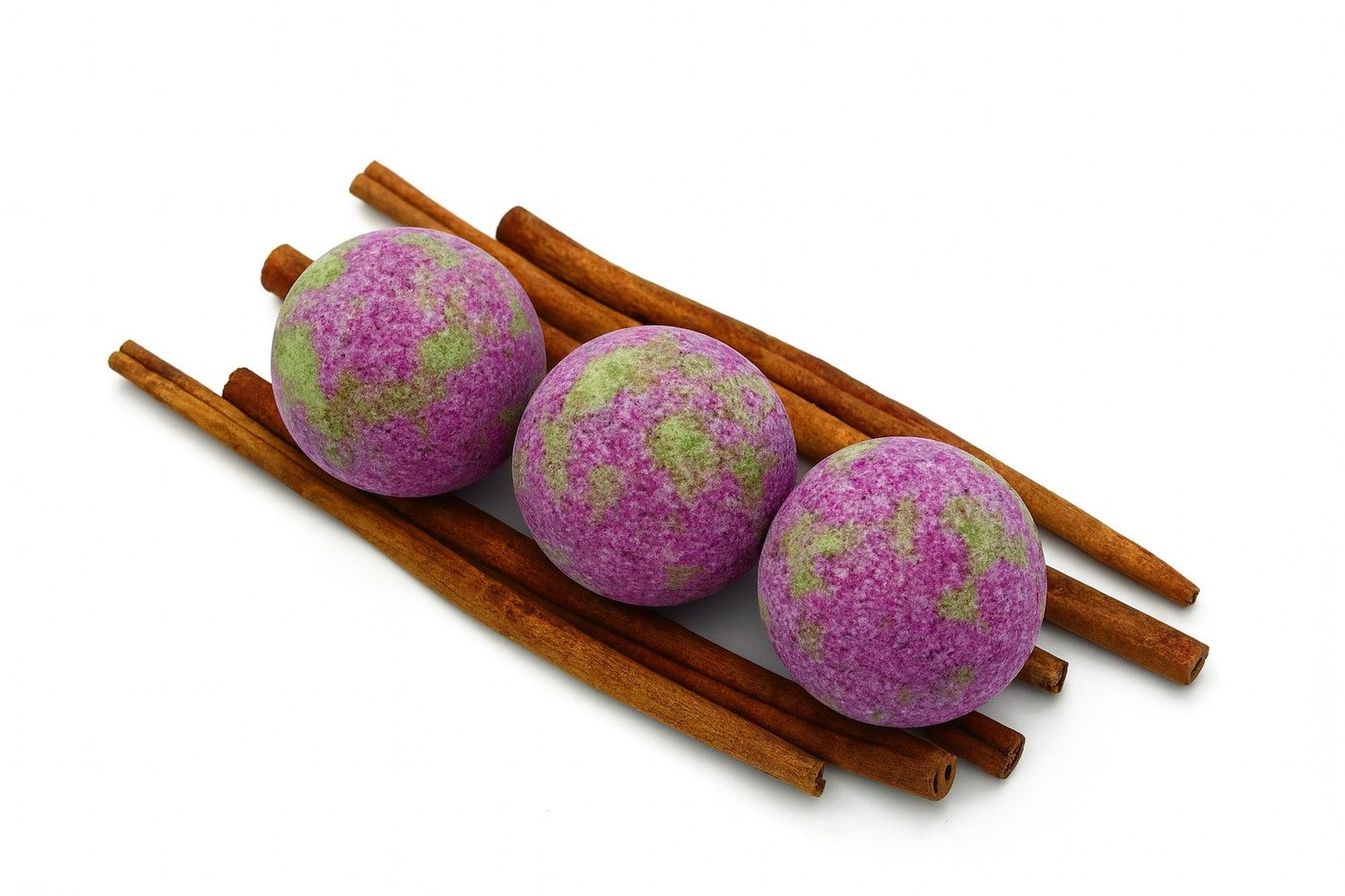 Nesbel - Spüren Sie die Reinheit? Badekugel Beeren 125 g, 1-tlg., Badebombe Badezusatz Wellness Geschenk