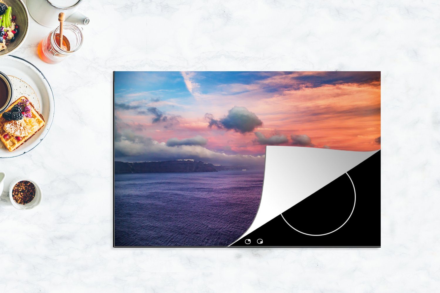 MuchoWow Santorini Herdblende-/Abdeckplatte 81x52 Griechenland bei (1 Induktionskochfeld cm, Vinyl, küche, Sonnenuntergang, die Ceranfeldabdeckung Schutz für tlg),