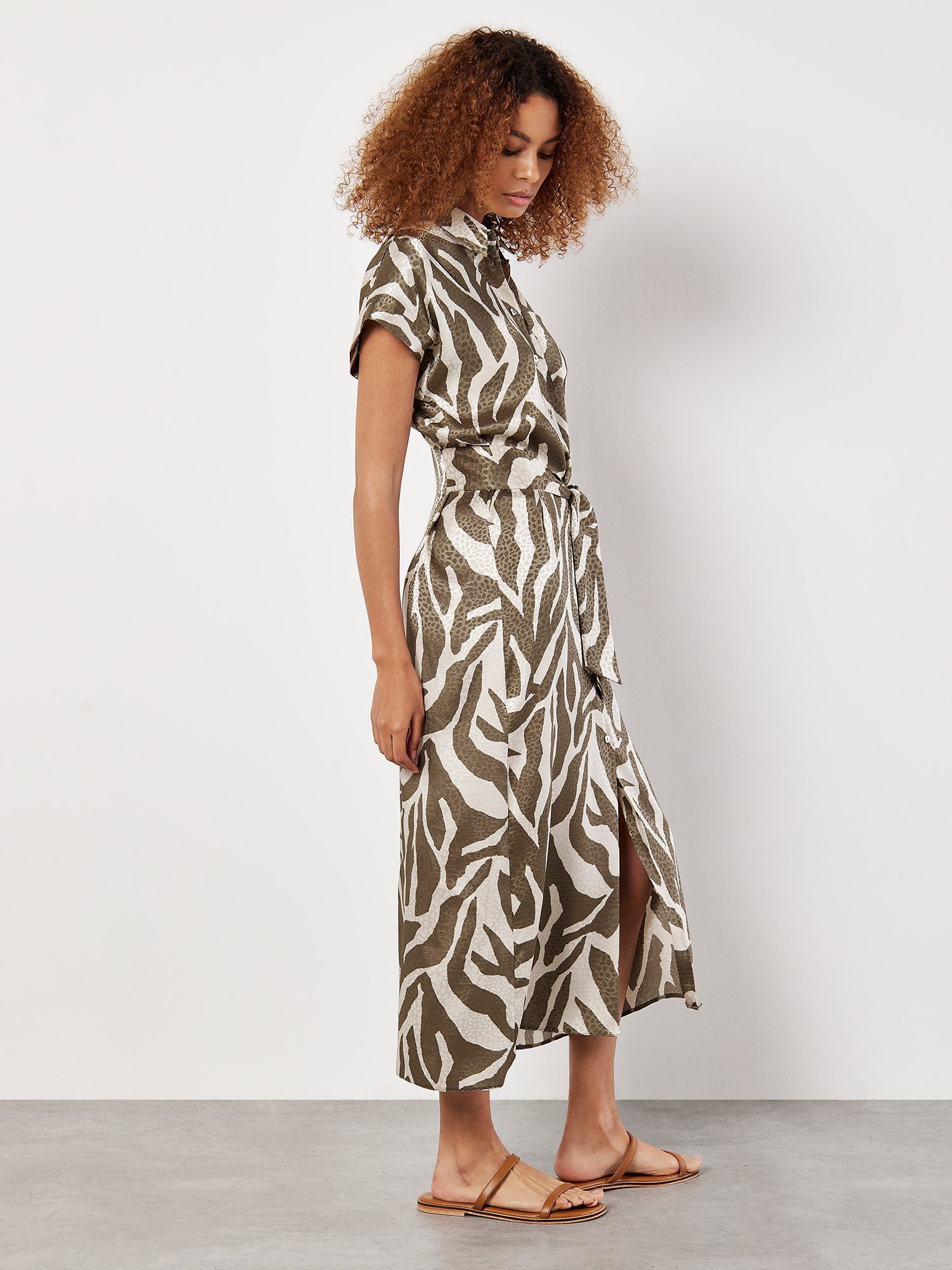 Apricot Hemdblusenkleid Midikleid aus strukturiertem Satin, günstig online kaufen