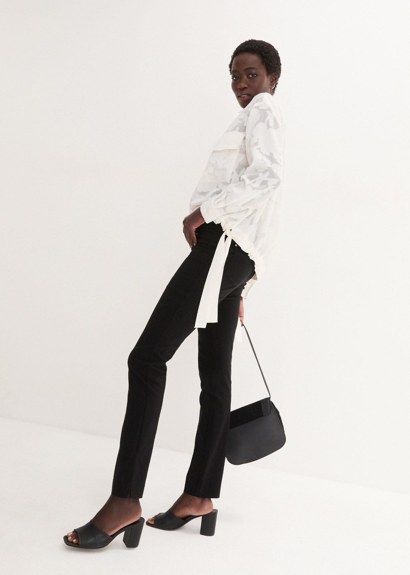 bonprix Stretch-Hose aus Viskose, Slim Fit Passform, Schlupfform mit Gürtelschlaufen