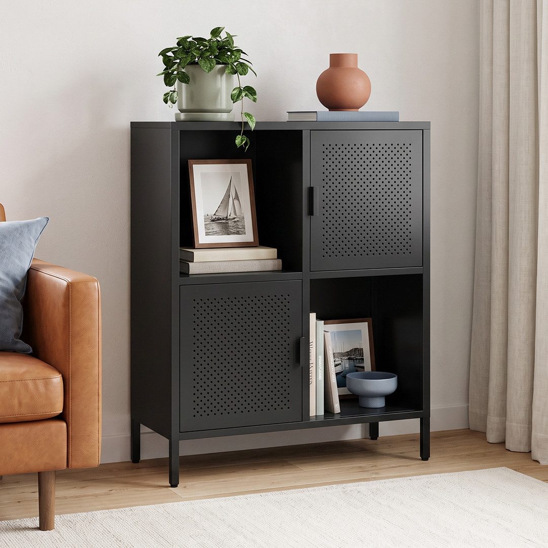 skølm Kommode Eisa aus Metall, Metallkommode für Wohnzimmer/Flur, 4 Fächer & 2 Türen (Schwarz), stabiles Sideboard, Metallschrank mit höhenverstellbare Füßen