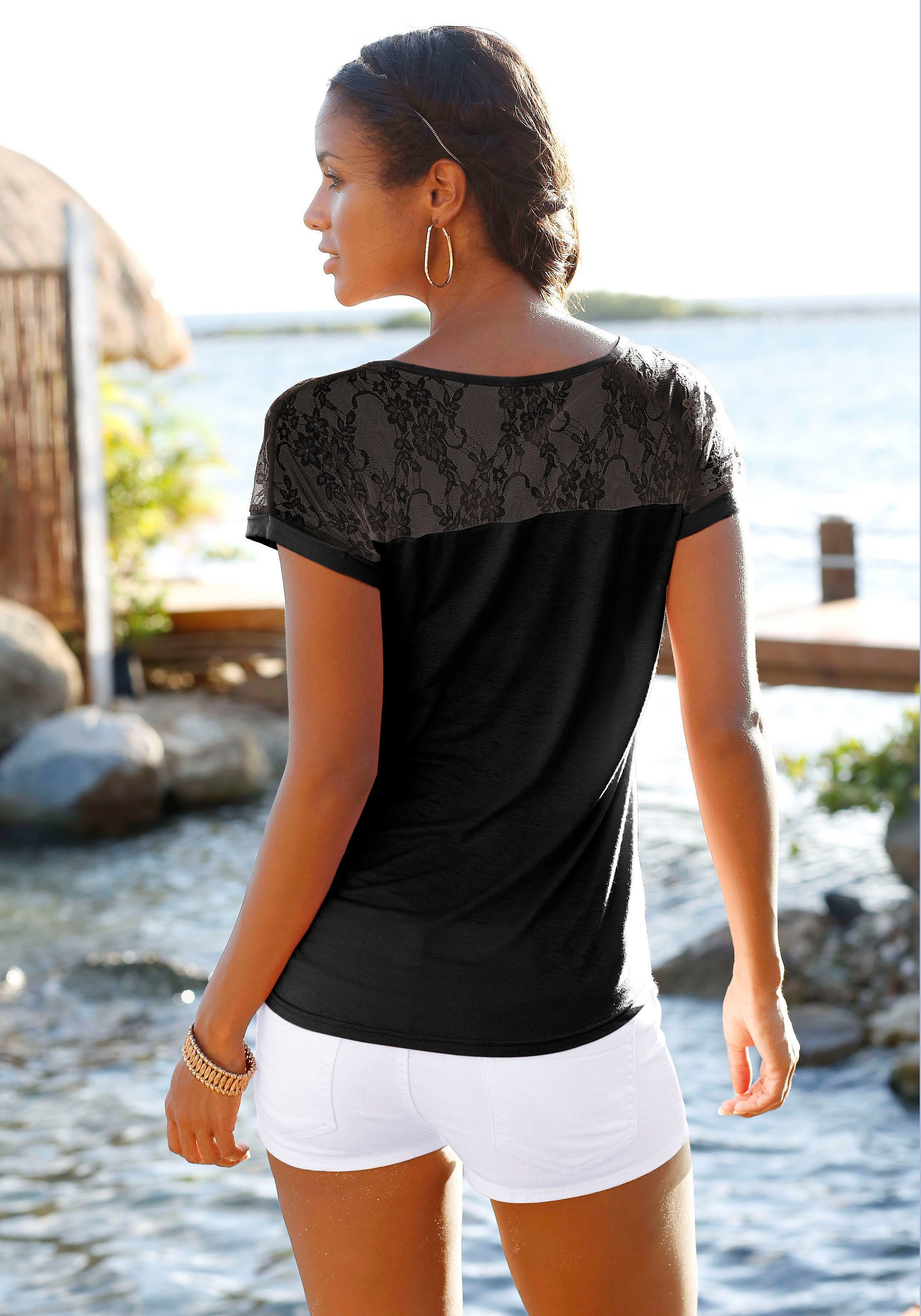 LASCANA Strandshirt mit Spitzeneinsatz, T-Shirt, Kurzarmshirt, feminin-modisch